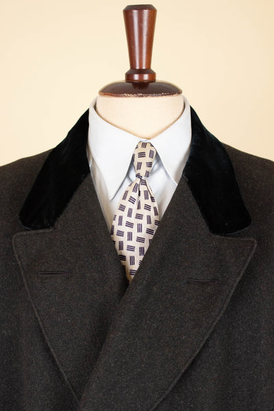 SWEDISH 1920S DARK GREY CHESTERFIELD COAT BY CARL H. SCHULTZ. SIZE CA EU 52-54