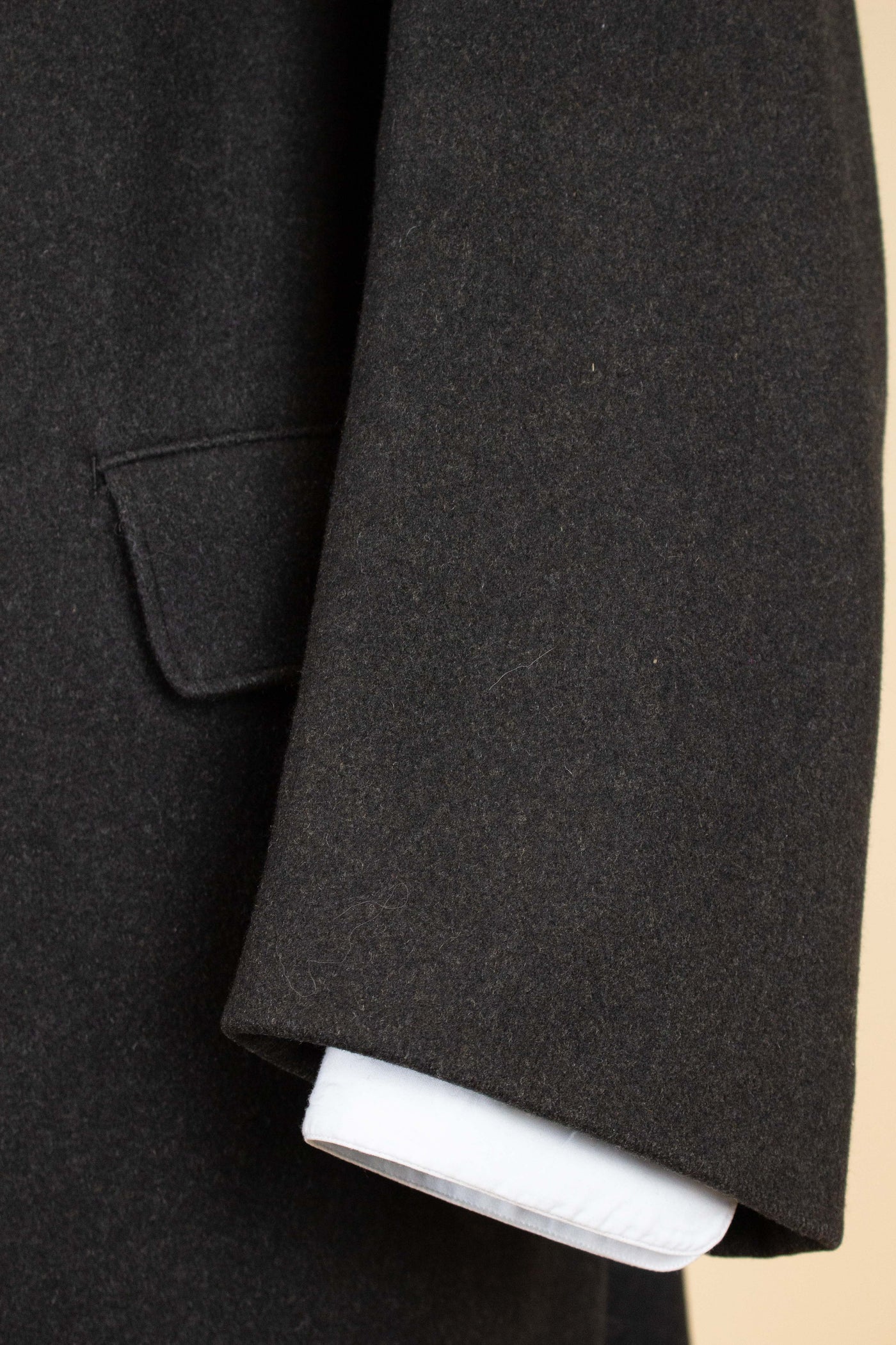 SWEDISH 1920S DARK GREY CHESTERFIELD COAT BY CARL H. SCHULTZ. SIZE CA EU 52-54