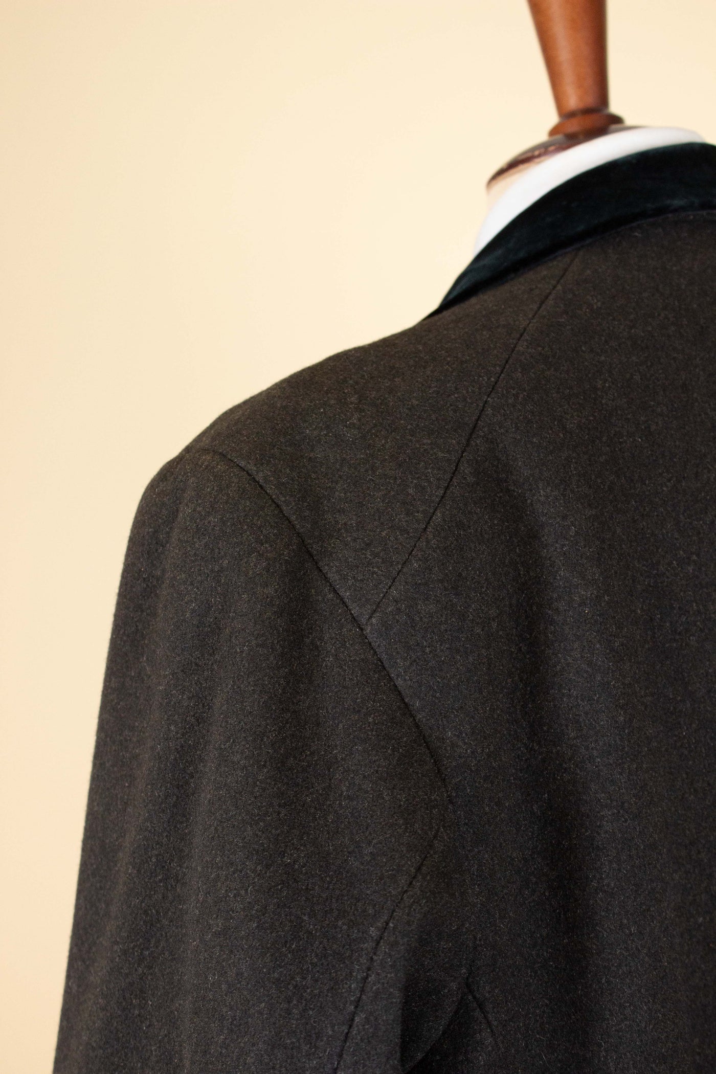 SWEDISH 1920S DARK GREY CHESTERFIELD COAT BY CARL H. SCHULTZ. SIZE CA EU 52-54