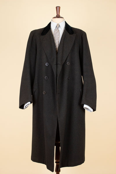 SWEDISH 1920S DARK GREY CHESTERFIELD COAT BY CARL H. SCHULTZ. SIZE CA EU 52-54
