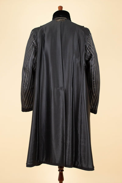 SWEDISH 1920S DARK GREY CHESTERFIELD COAT BY CARL H. SCHULTZ. SIZE CA EU 52-54