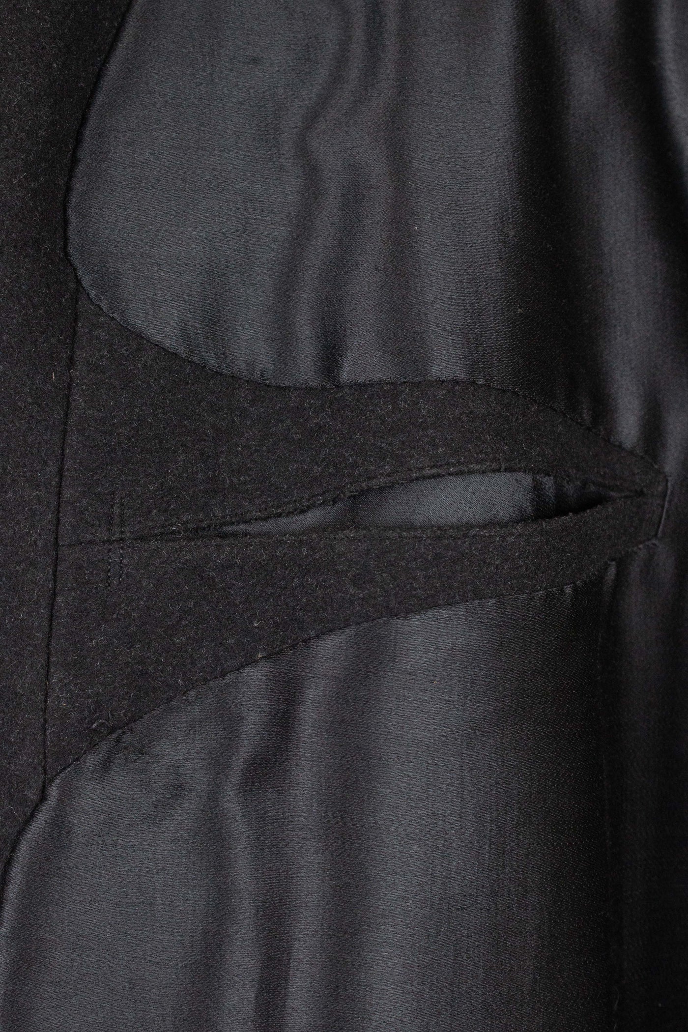 SWEDISH 1920S DARK GREY CHESTERFIELD COAT BY CARL H. SCHULTZ. SIZE CA EU 52-54