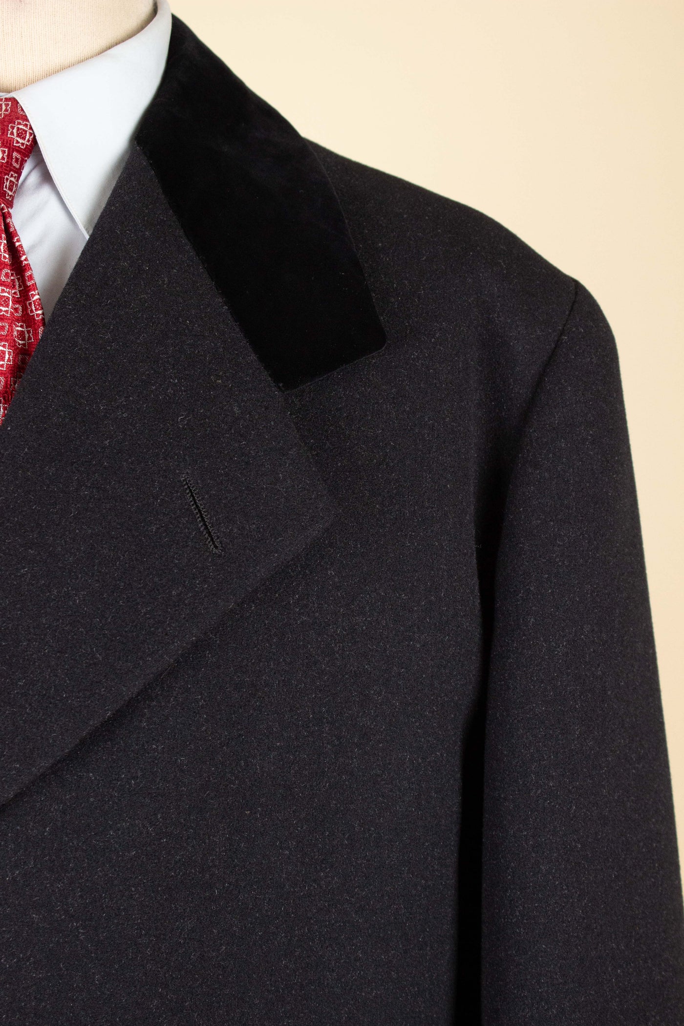 SWEDISH 1930S BLACK COVERT COAT. SIZE CA EU 50 SHORT