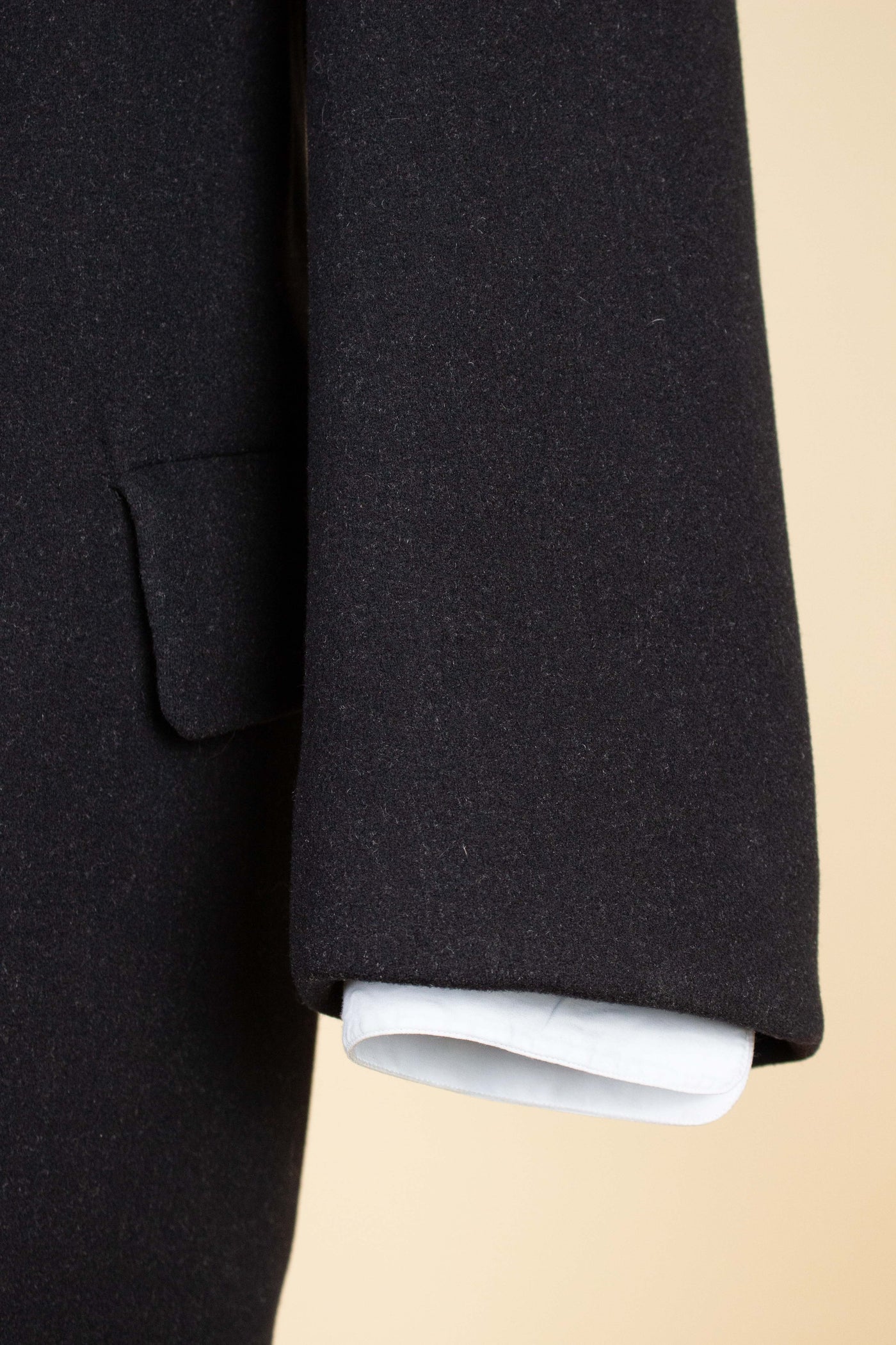 SWEDISH 1930S BLACK COVERT COAT. SIZE CA EU 50 SHORT