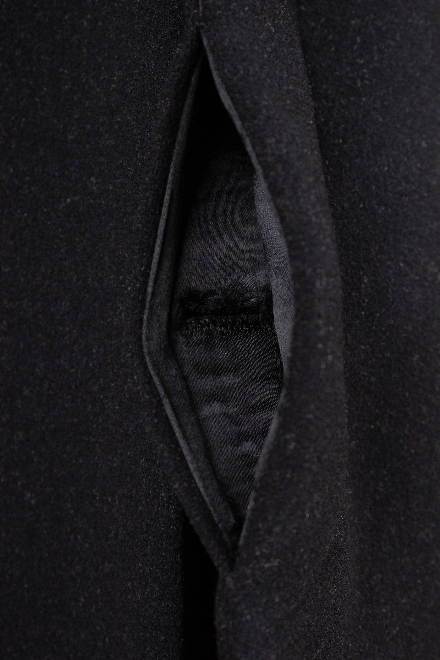 SWEDISH 1930S BLACK COVERT COAT. SIZE CA EU 50 SHORT