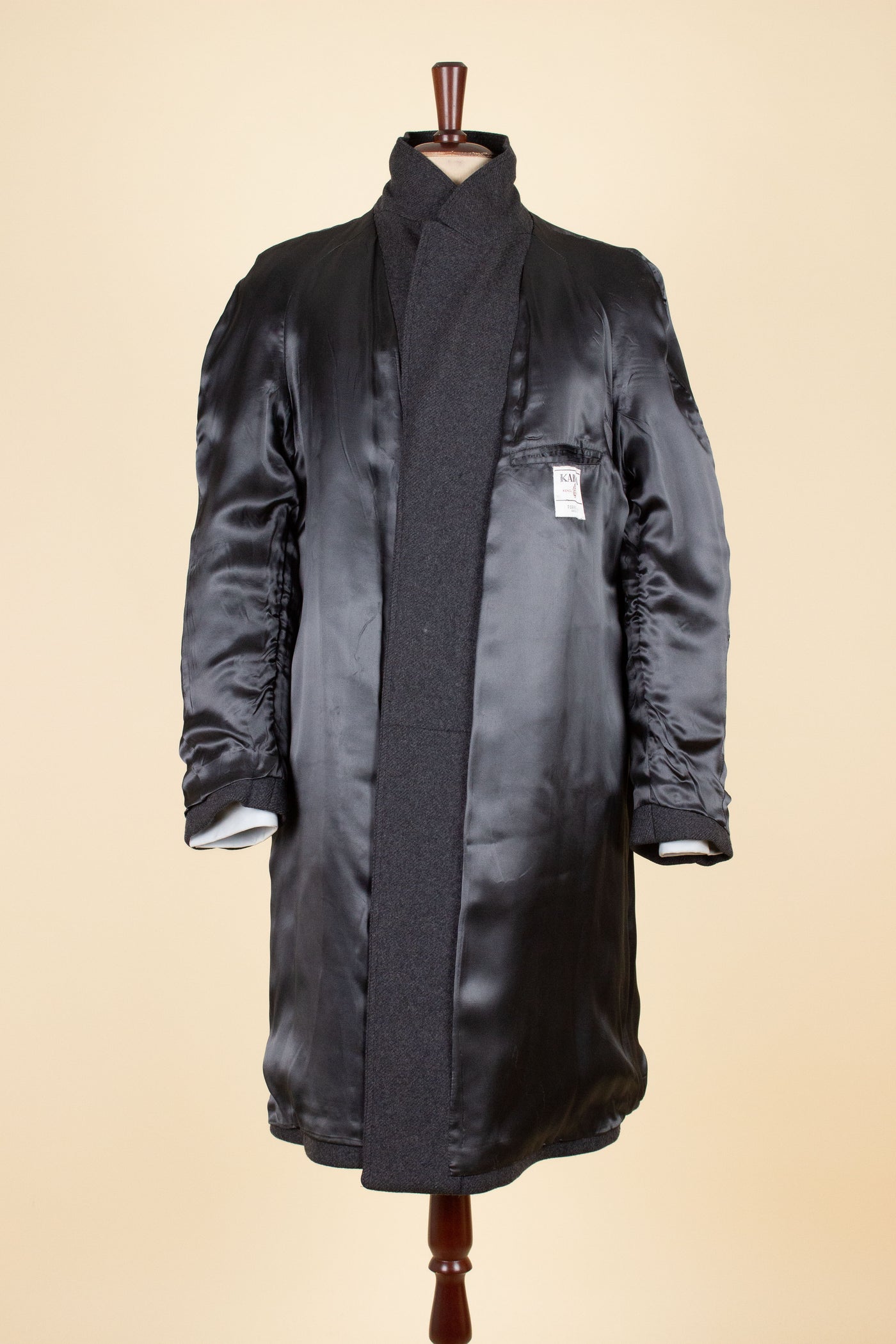 SWEDISH 1950S GREY RAGLAN OVERCOAT BY KABOM. SIZE CA EU 46-48