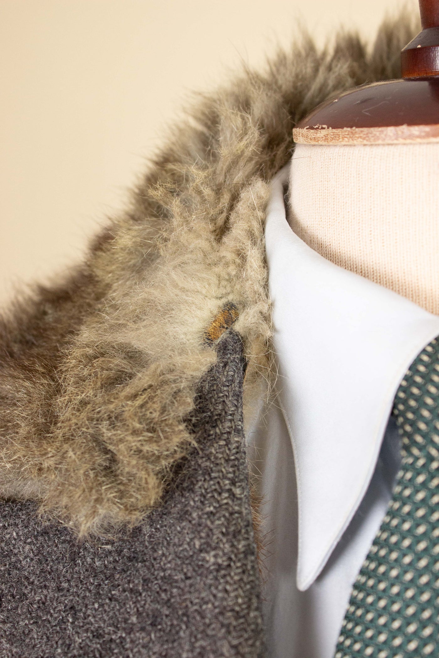 SWEDISH 1956 GREY HARRIS TWEED BESPOKE OVERCOAT WITH FUR COLLAR AND LINING. SIZE CA EU 44-46