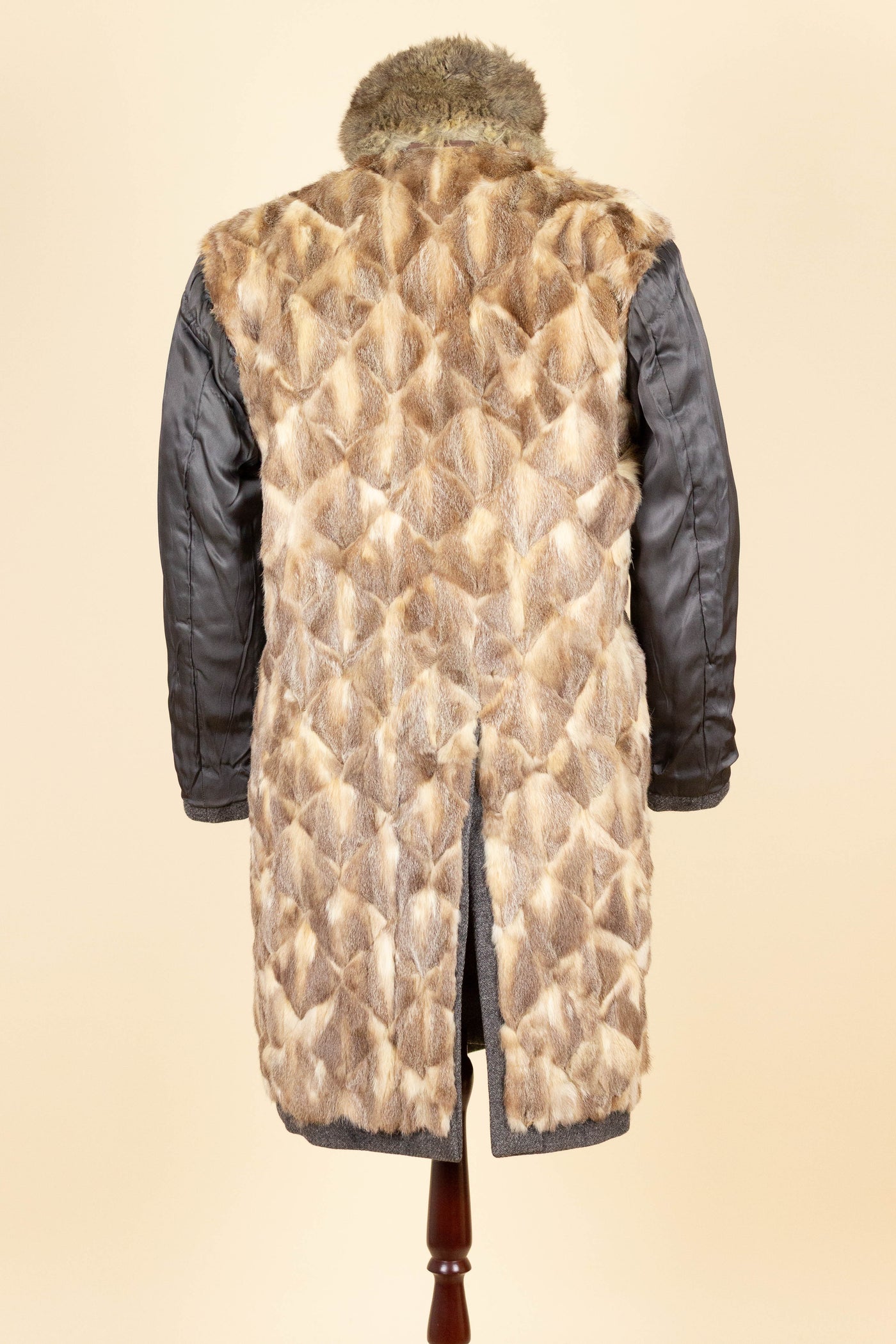 SWEDISH 1956 GREY HARRIS TWEED BESPOKE OVERCOAT WITH FUR COLLAR AND LINING. SIZE CA EU 44-46