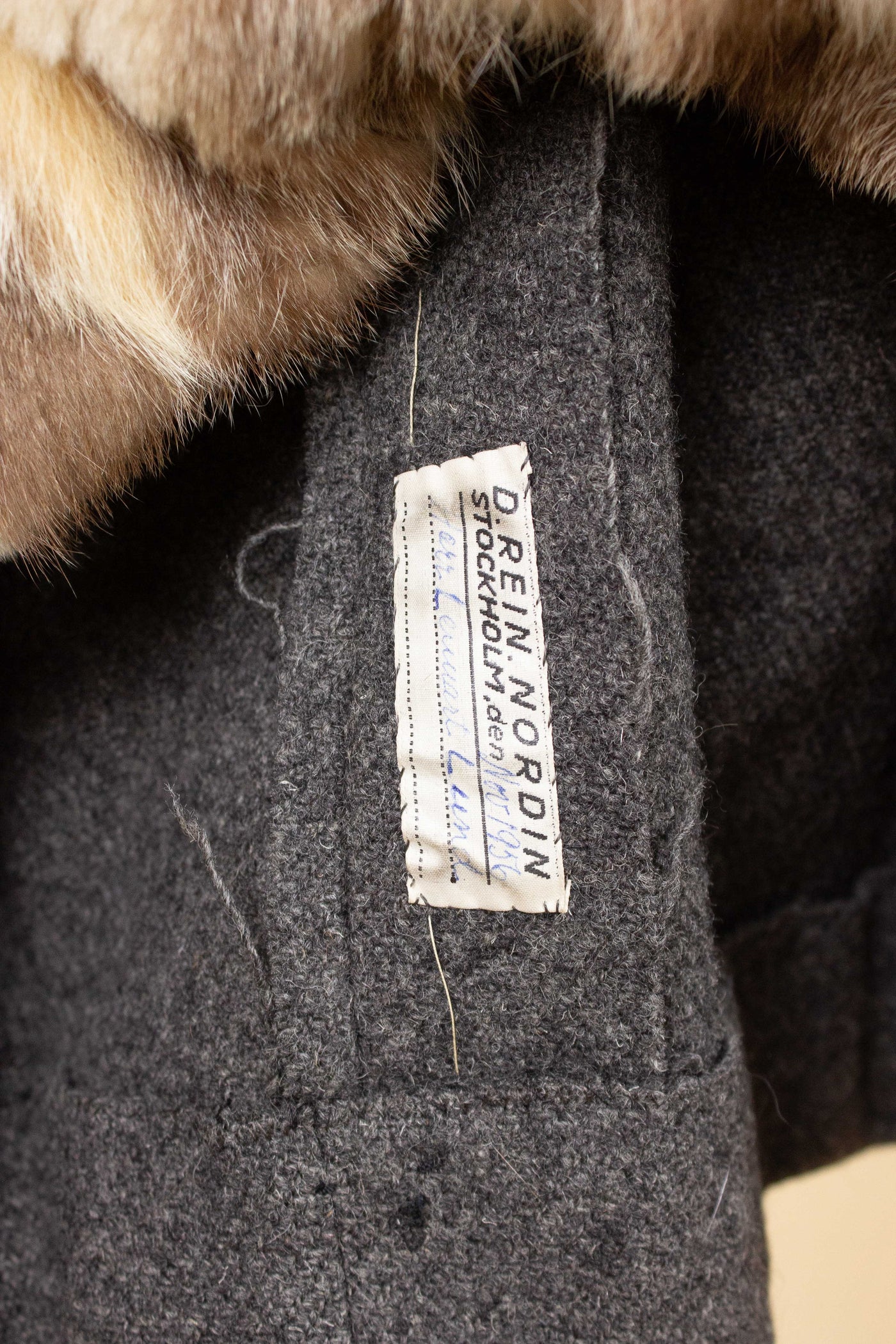 SWEDISH 1956 GREY HARRIS TWEED BESPOKE OVERCOAT WITH FUR COLLAR AND LINING. SIZE CA EU 44-46
