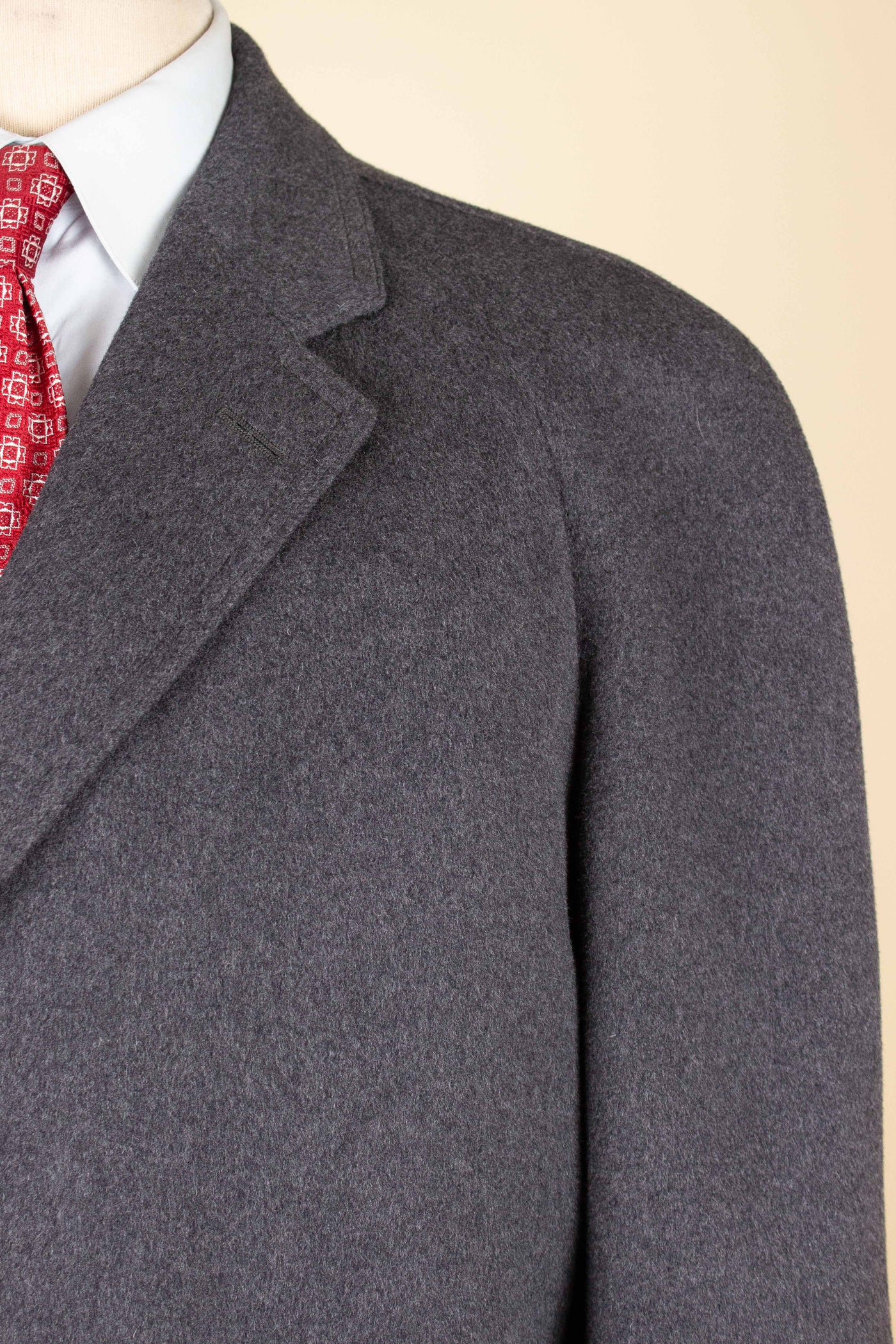 SWEDISH 1950S GREY RAGLAN SINGLE BREASTED OVERCOAT BY PINGVIN. SIZE CA EU 50