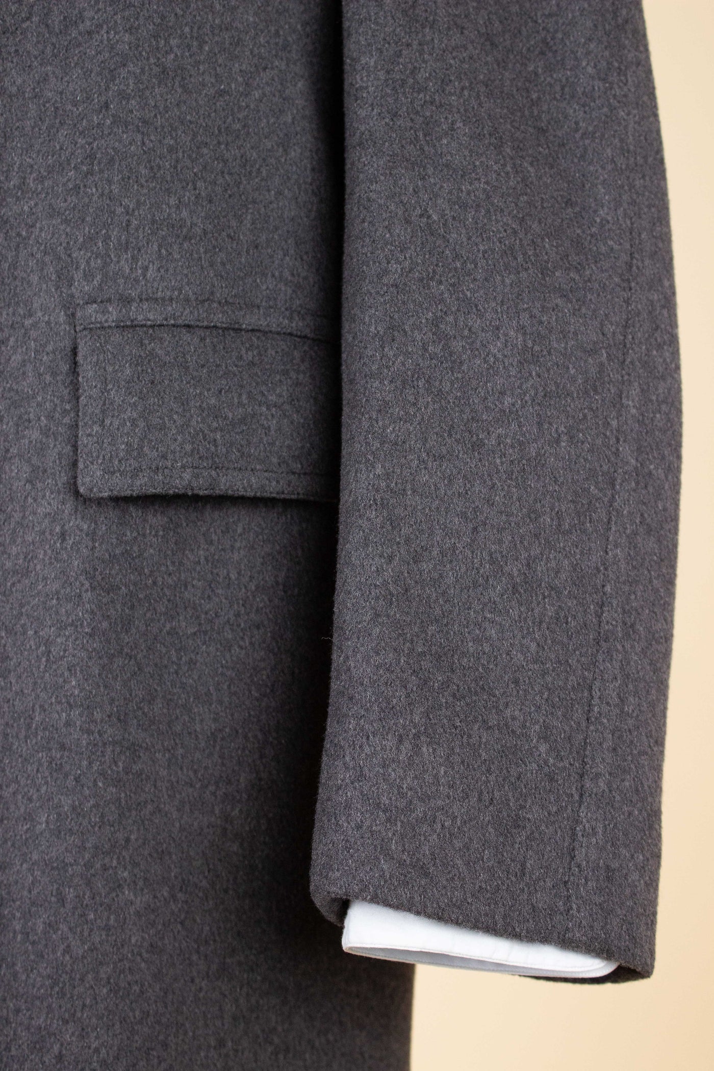 SWEDISH 1950S GREY RAGLAN SINGLE BREASTED OVERCOAT BY PINGVIN. SIZE CA EU 50