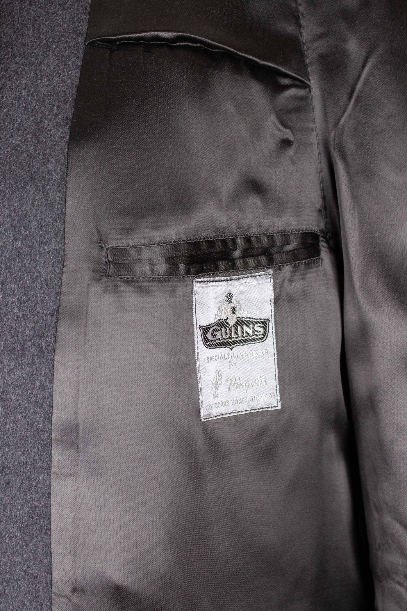 SWEDISH 1950S GREY RAGLAN SINGLE BREASTED OVERCOAT BY PINGVIN. SIZE CA EU 50