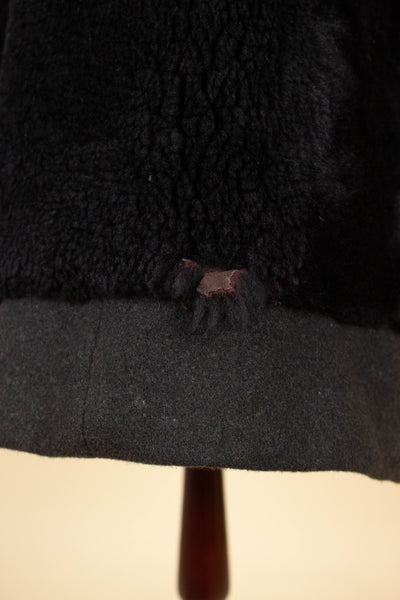 SWEDISH 1940S/1950S BLACK DOUBLE BREASTED SHORT OVERCOAT WITH FUR COLLAR AND LINING. SIZE CA EU 56