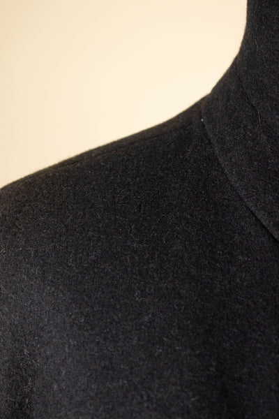 SWEDISH 1940S/1950S BLACK DOUBLE BREASTED SHORT OVERCOAT WITH FUR COLLAR AND LINING. SIZE CA EU 56