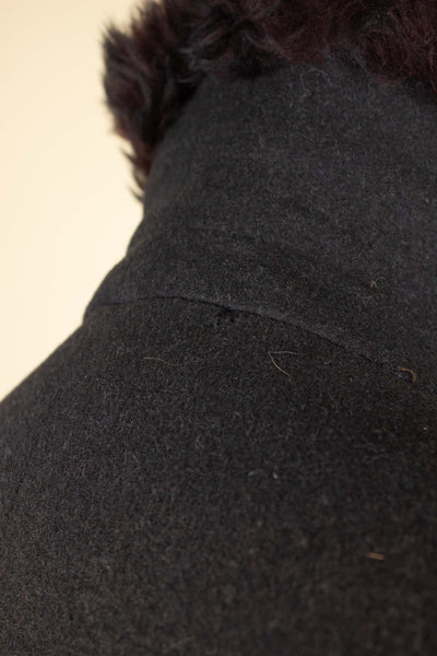 SWEDISH 1940S/1950S BLACK DOUBLE BREASTED SHORT OVERCOAT WITH FUR COLLAR AND LINING. SIZE CA EU 56