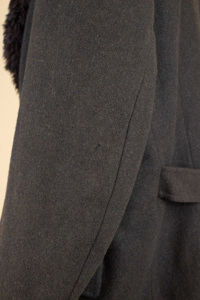 SWEDISH 1940S/1950S BLACK DOUBLE BREASTED SHORT OVERCOAT WITH FUR COLLAR AND LINING. SIZE CA EU 56