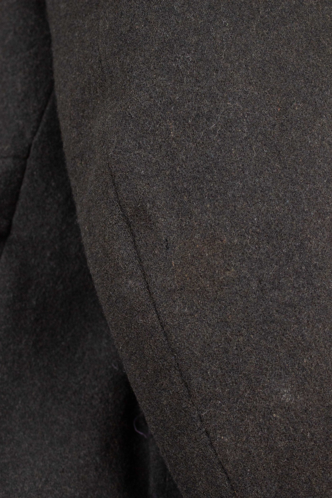 SWEDISH 1940S/1950S BLACK DOUBLE BREASTED SHORT OVERCOAT WITH FUR COLLAR AND LINING. SIZE CA EU 56