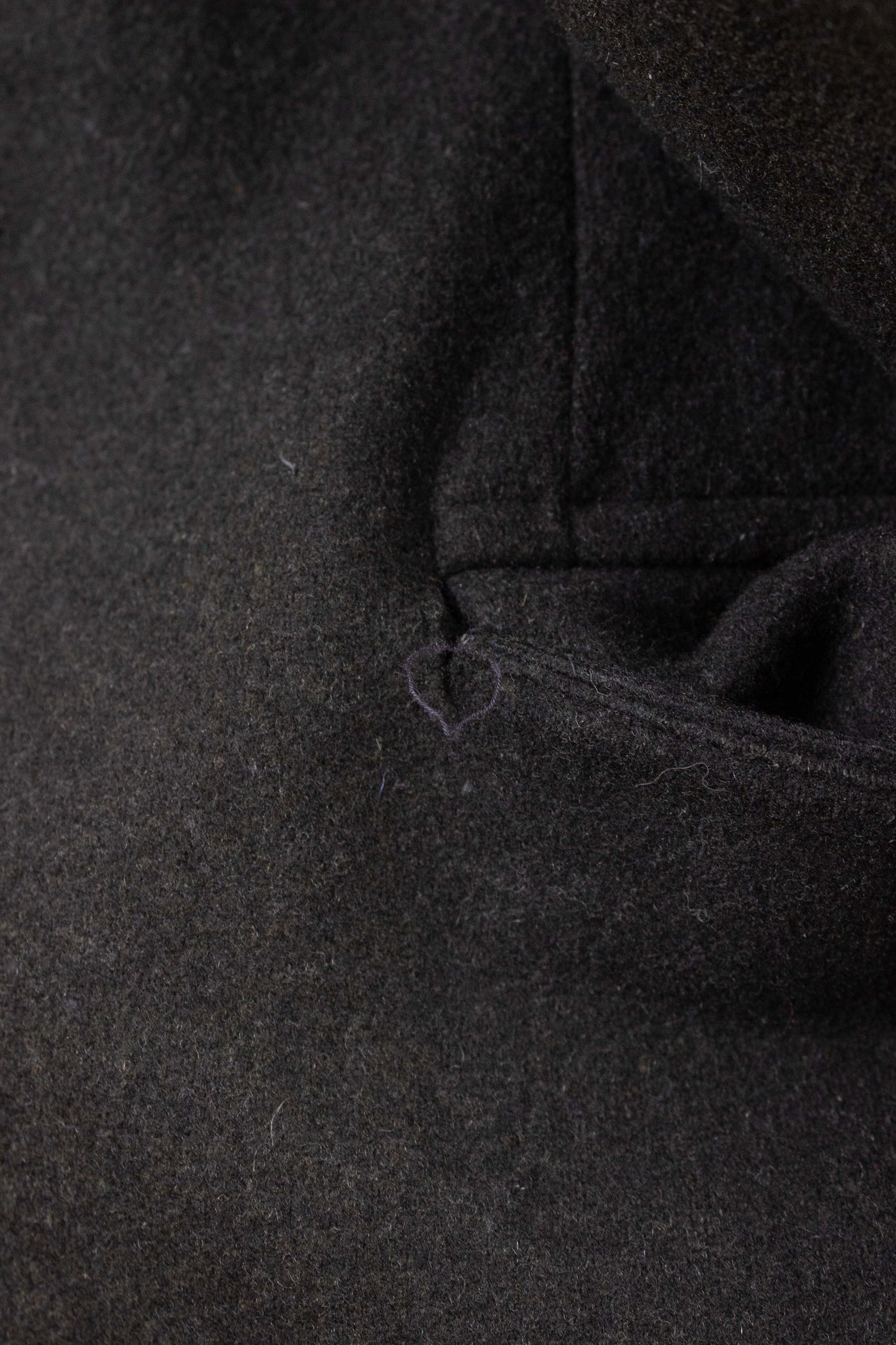 SWEDISH 1940S/1950S BLACK DOUBLE BREASTED SHORT OVERCOAT WITH FUR COLLAR AND LINING. SIZE CA EU 56