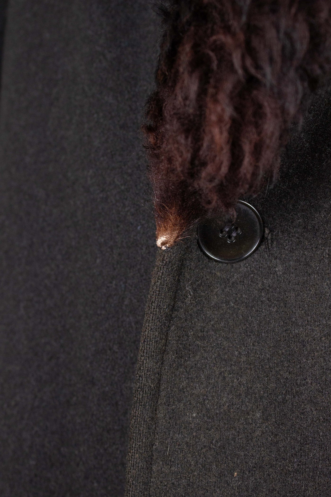 SWEDISH 1940S/1950S BLACK DOUBLE BREASTED SHORT OVERCOAT WITH FUR COLLAR AND LINING. SIZE CA EU 56