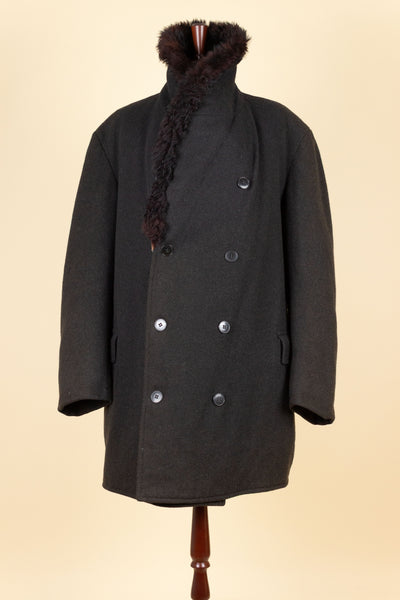SWEDISH 1940S/1950S BLACK DOUBLE BREASTED SHORT OVERCOAT WITH FUR COLLAR AND LINING. SIZE CA EU 56