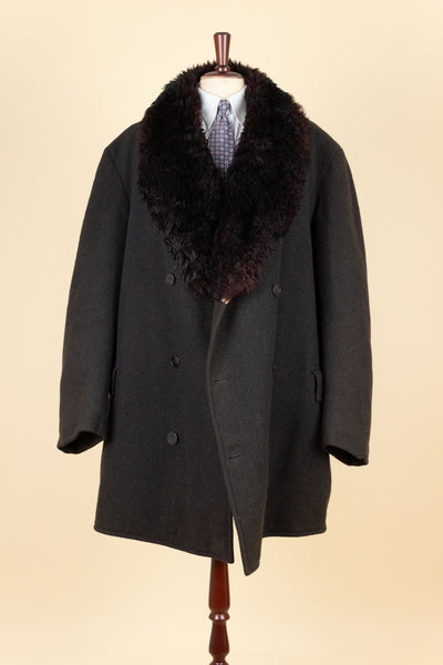 SWEDISH 1940S/1950S BLACK DOUBLE BREASTED SHORT OVERCOAT WITH FUR COLLAR AND LINING. SIZE CA EU 56