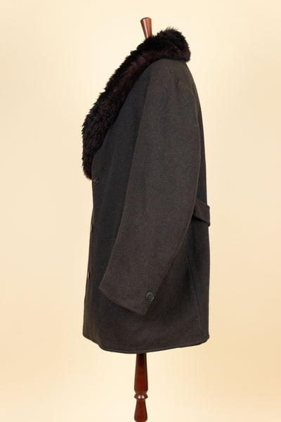SWEDISH 1940S/1950S BLACK DOUBLE BREASTED SHORT OVERCOAT WITH FUR COLLAR AND LINING. SIZE CA EU 56