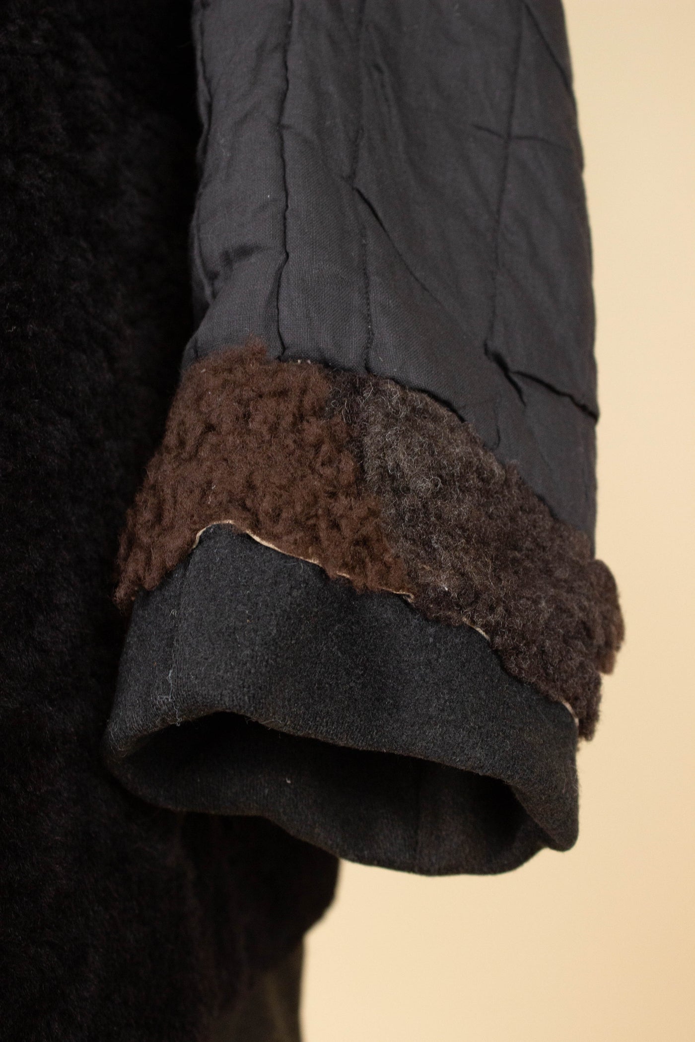 SWEDISH 1940S/1950S BLACK DOUBLE BREASTED SHORT OVERCOAT WITH FUR COLLAR AND LINING. SIZE CA EU 56