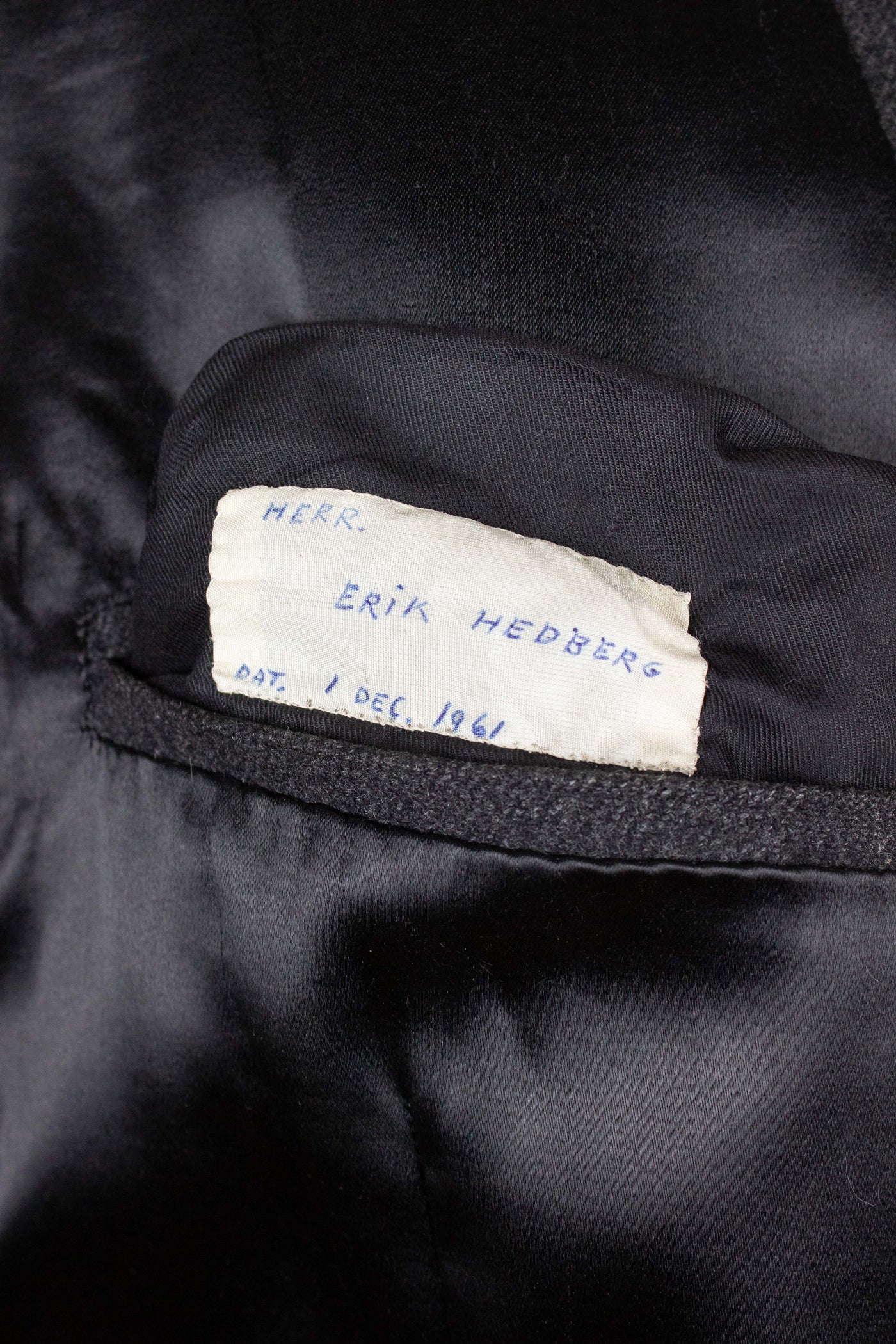 SWEDISH 1961 DARK GREY DOUBLE BREASTED BESPOKE OVERCOAT. SIZE CA EU 52