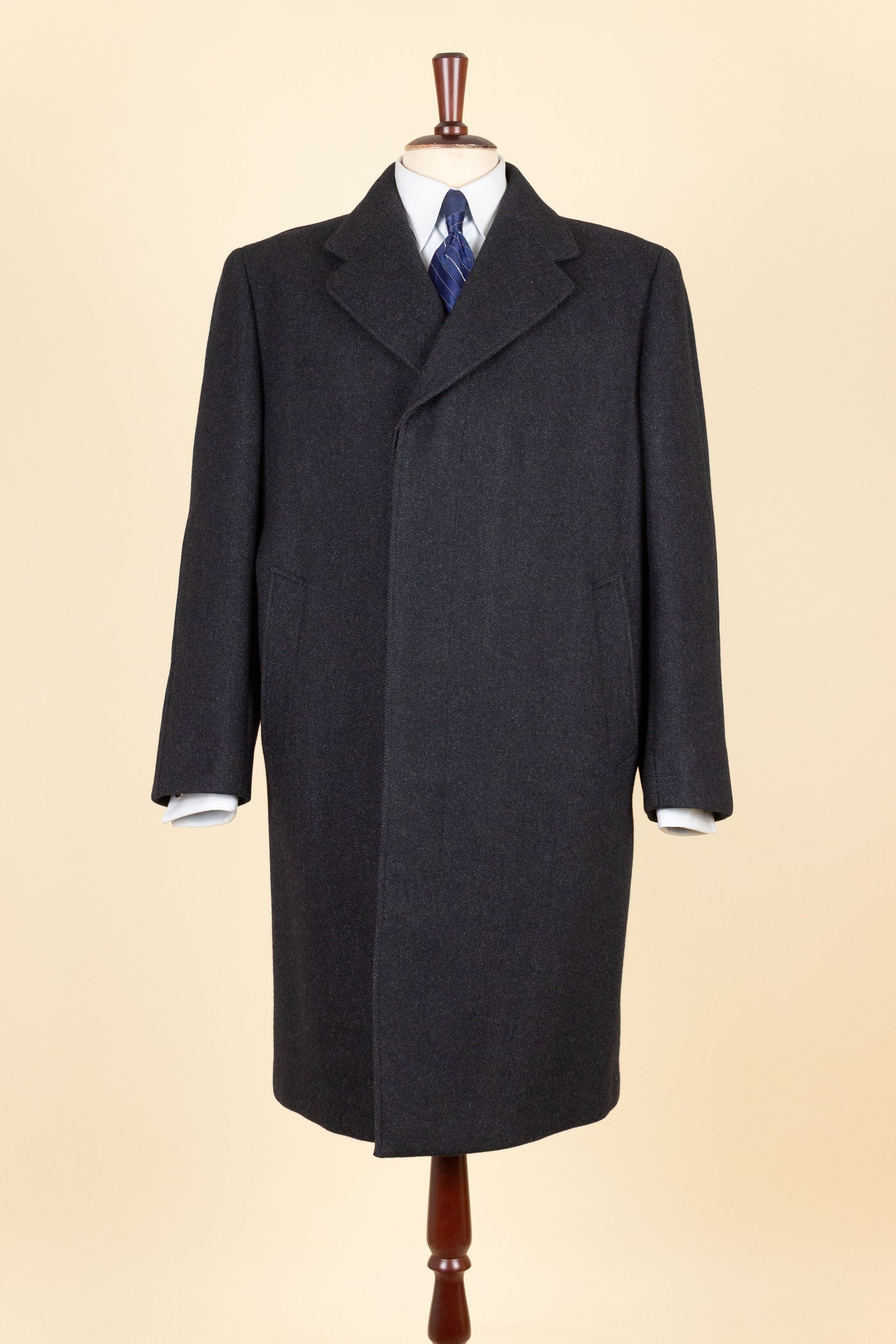 SWEDISH 1940S/1950S DARK GREY HERRINGBONE SINGLE BREASTED OVERCOAT BY ELSON. SIZE CA 48 SHORT