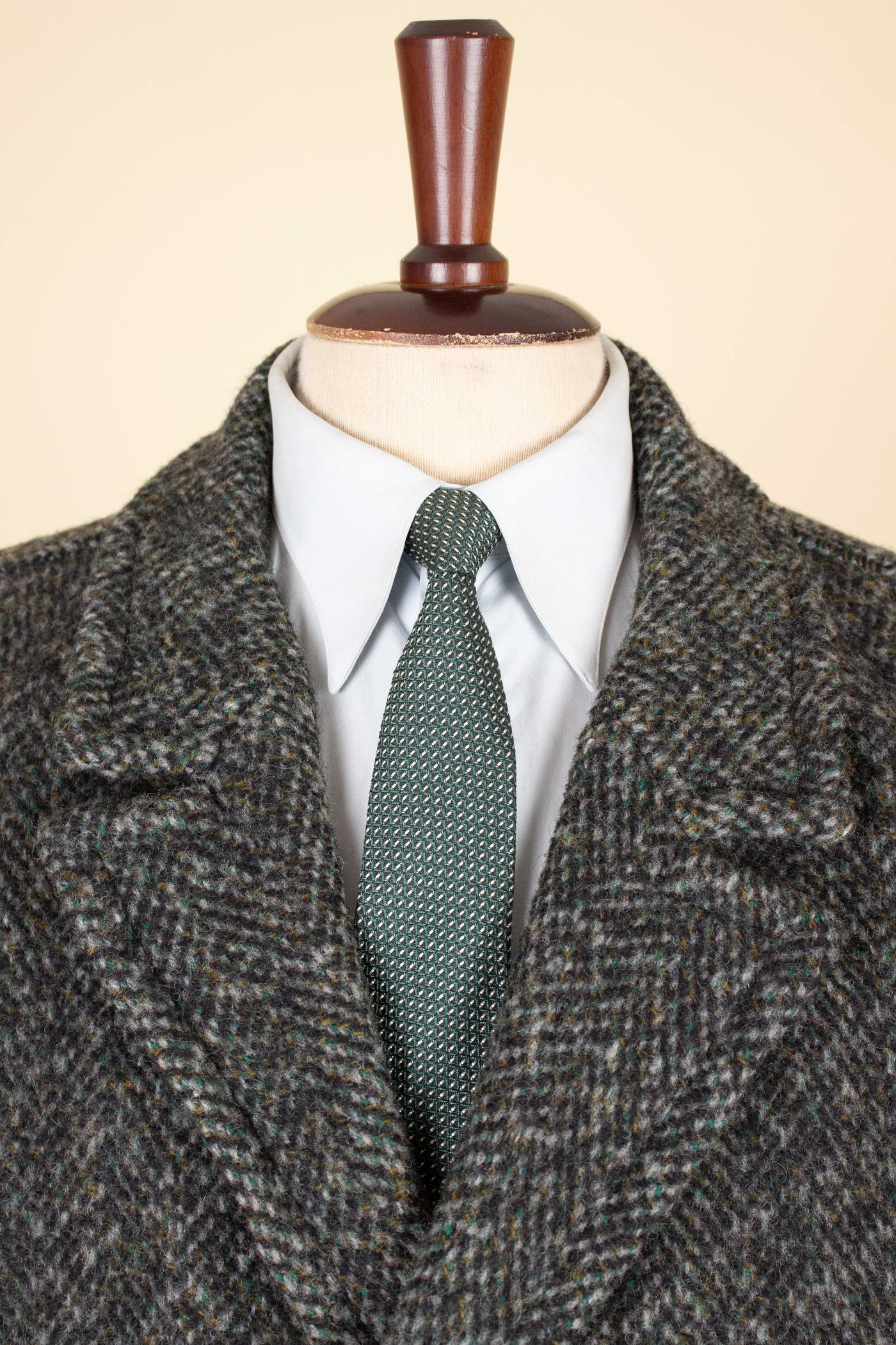 GERMAN 1950S/1960S GREY MOTTLED RAGLAN TWEED COAT BY SCHITTKOW BEKLEIDUNG. SIZE CA EU 48