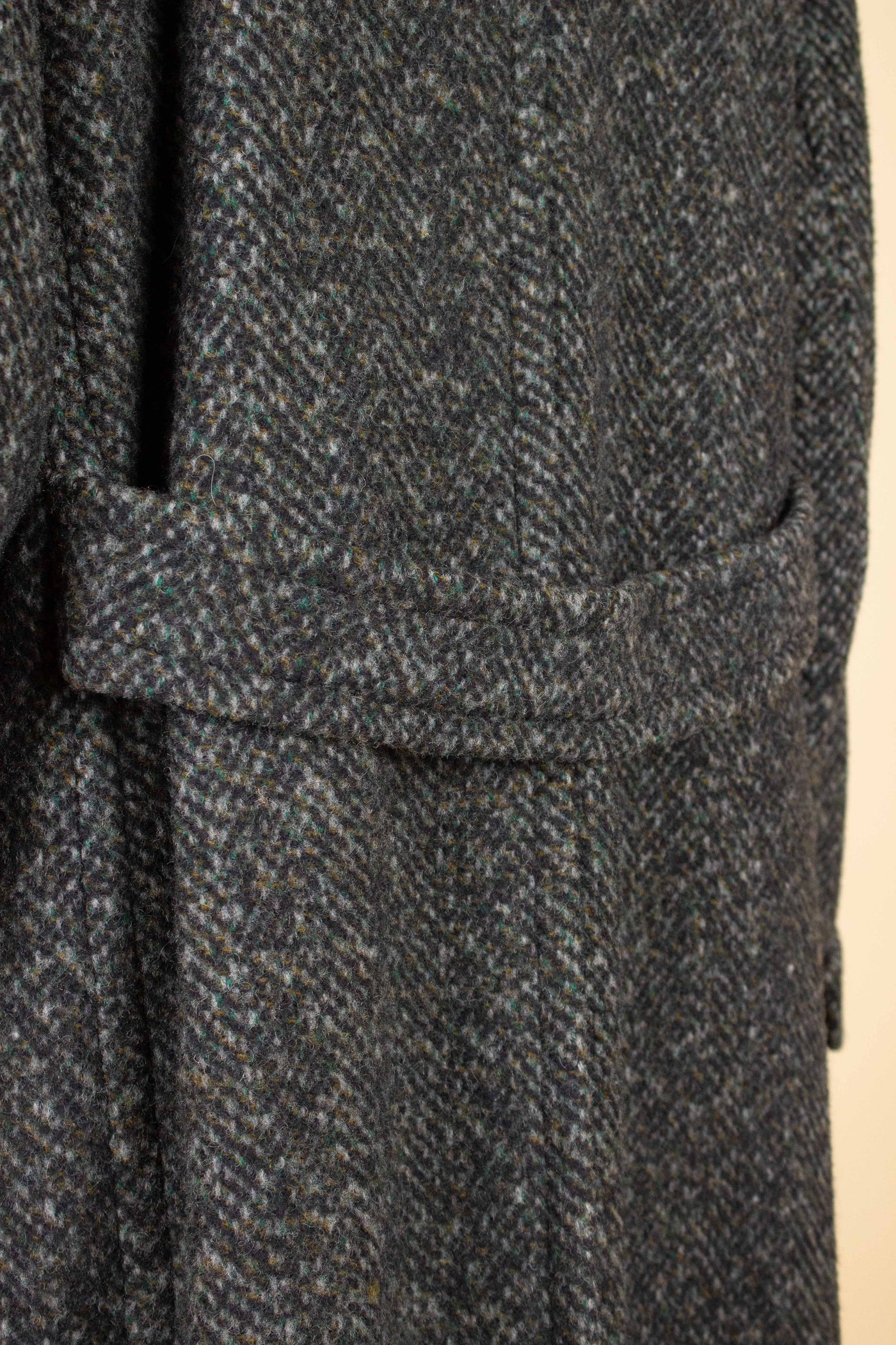 GERMAN 1950S/1960S GREY MOTTLED RAGLAN TWEED COAT BY SCHITTKOW BEKLEIDUNG. SIZE CA EU 48