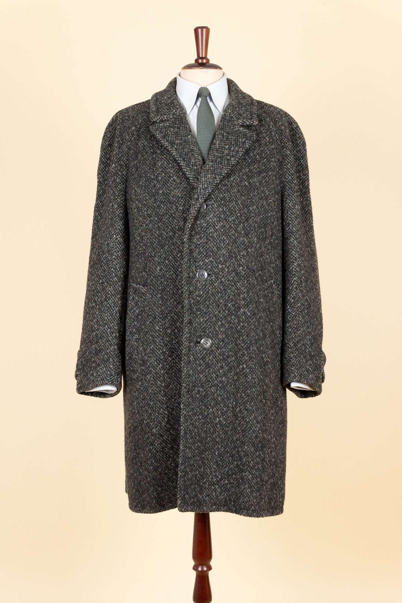GERMAN 1950S/1960S GREY MOTTLED RAGLAN TWEED COAT BY SCHITTKOW BEKLEIDUNG. SIZE CA EU 48