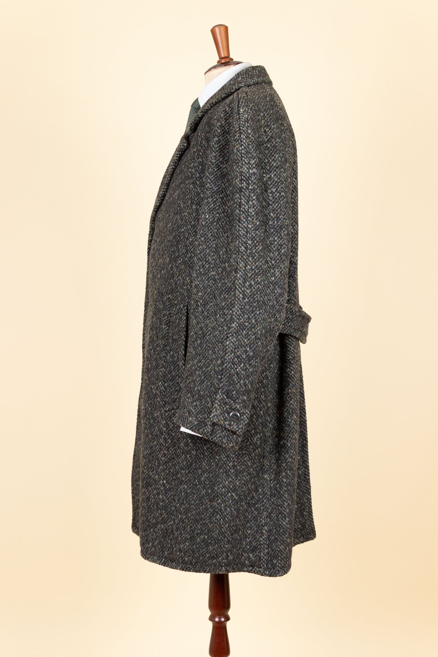 GERMAN 1950S/1960S GREY MOTTLED RAGLAN TWEED COAT BY SCHITTKOW BEKLEIDUNG. SIZE CA EU 48