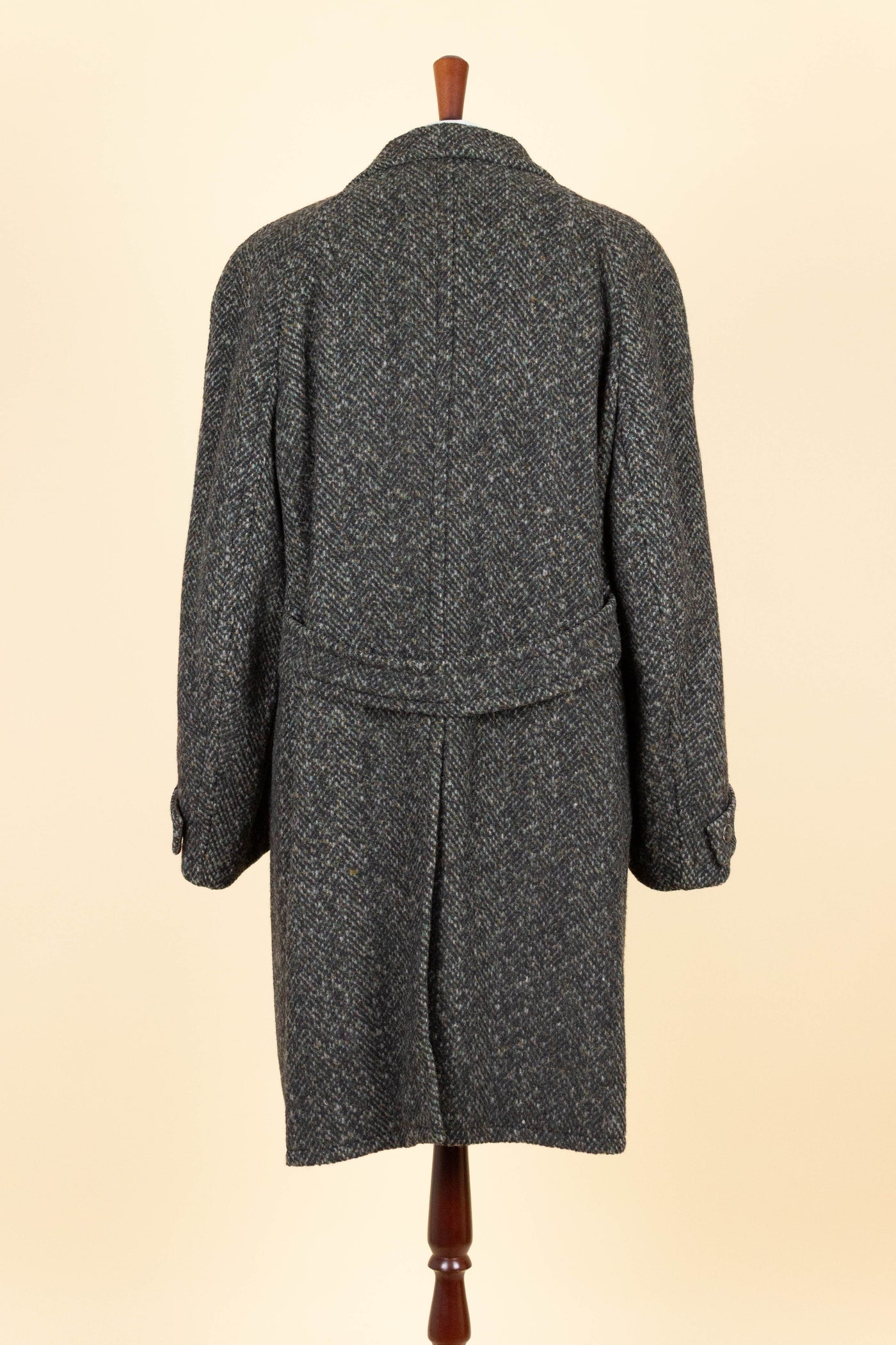 GERMAN 1950S/1960S GREY MOTTLED RAGLAN TWEED COAT BY SCHITTKOW BEKLEIDUNG. SIZE CA EU 48