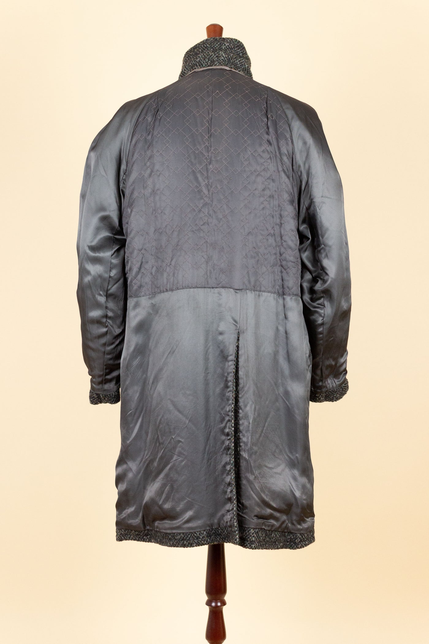 GERMAN 1950S/1960S GREY MOTTLED RAGLAN TWEED COAT BY SCHITTKOW BEKLEIDUNG. SIZE CA EU 48