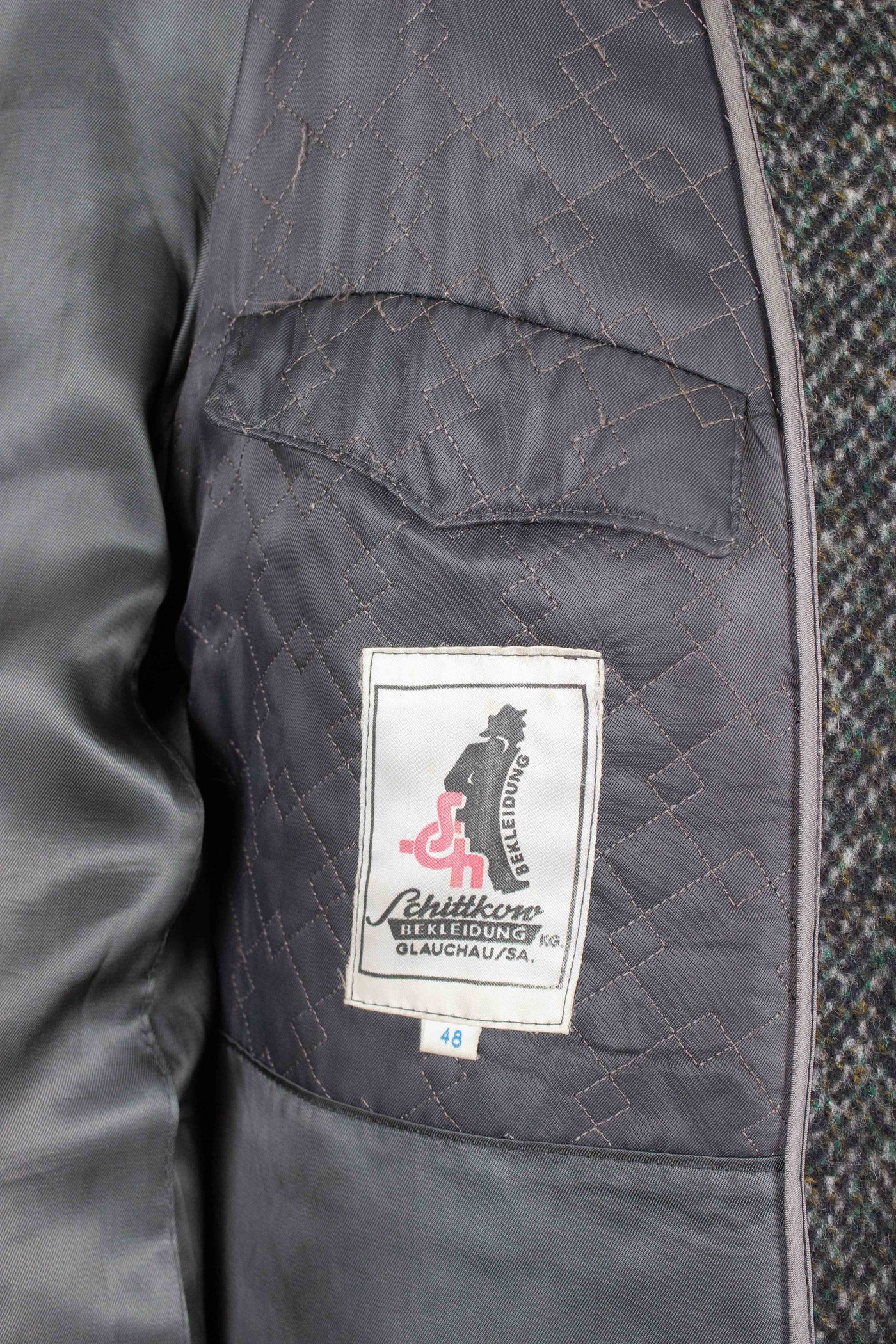 GERMAN 1950S/1960S GREY MOTTLED RAGLAN TWEED COAT BY SCHITTKOW BEKLEIDUNG. SIZE CA EU 48