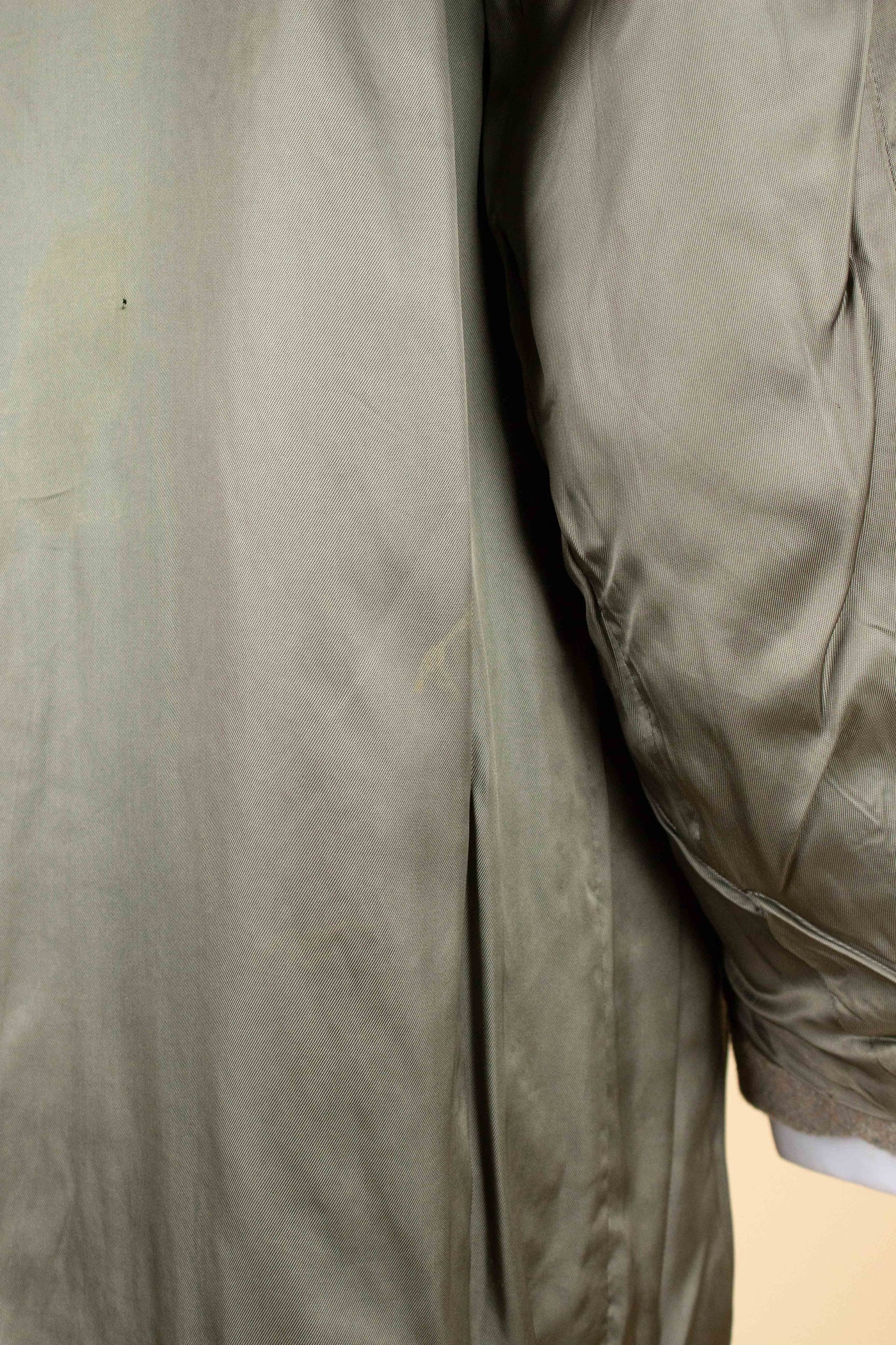 BRITISH 1940S/1950S GREEN-GREY HARRIS TWEED OVERCOAT BY TRENT. SIZE CA EU 46