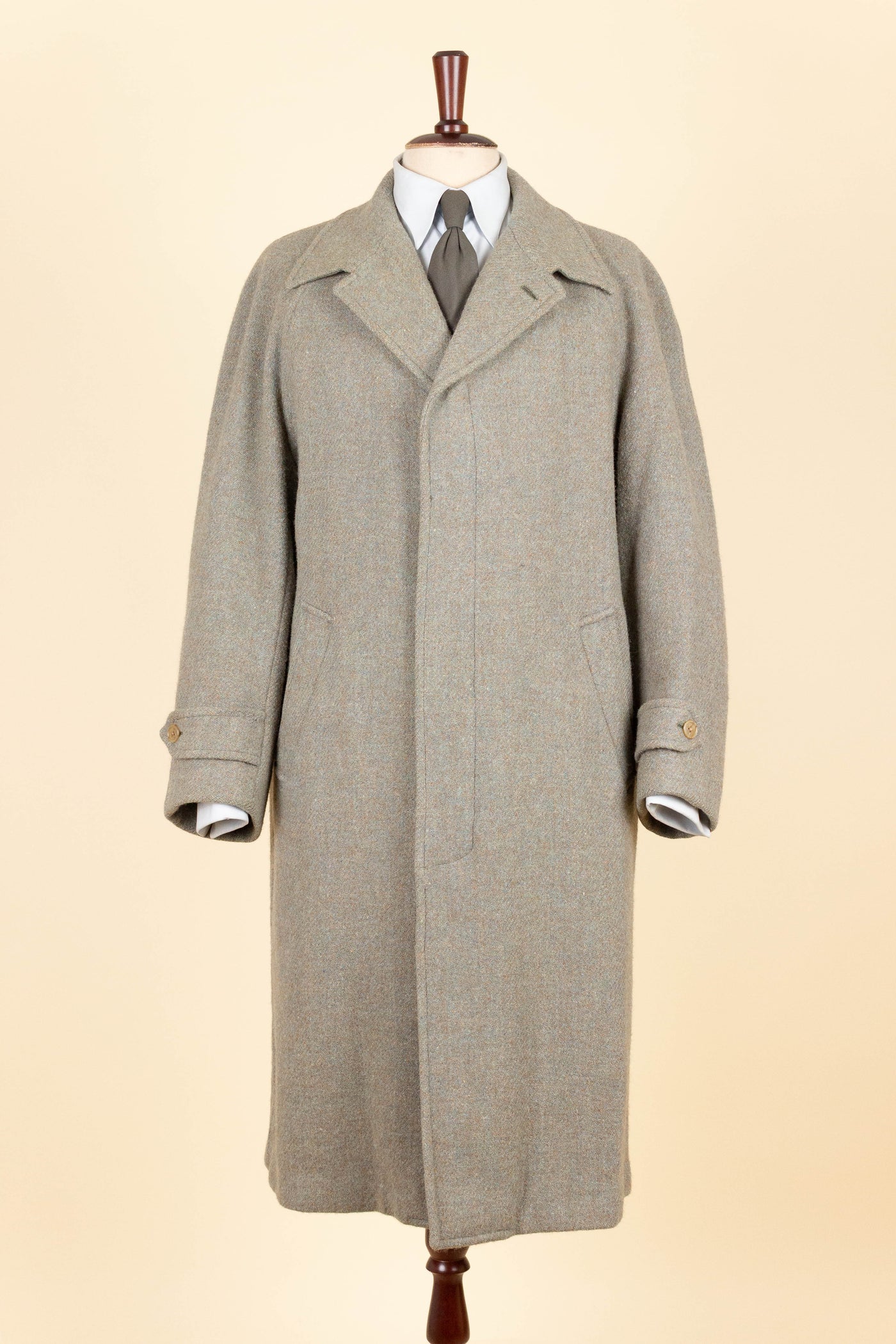 BRITISH 1940S/1950S GREEN-GREY HARRIS TWEED OVERCOAT BY TRENT. SIZE CA EU 46