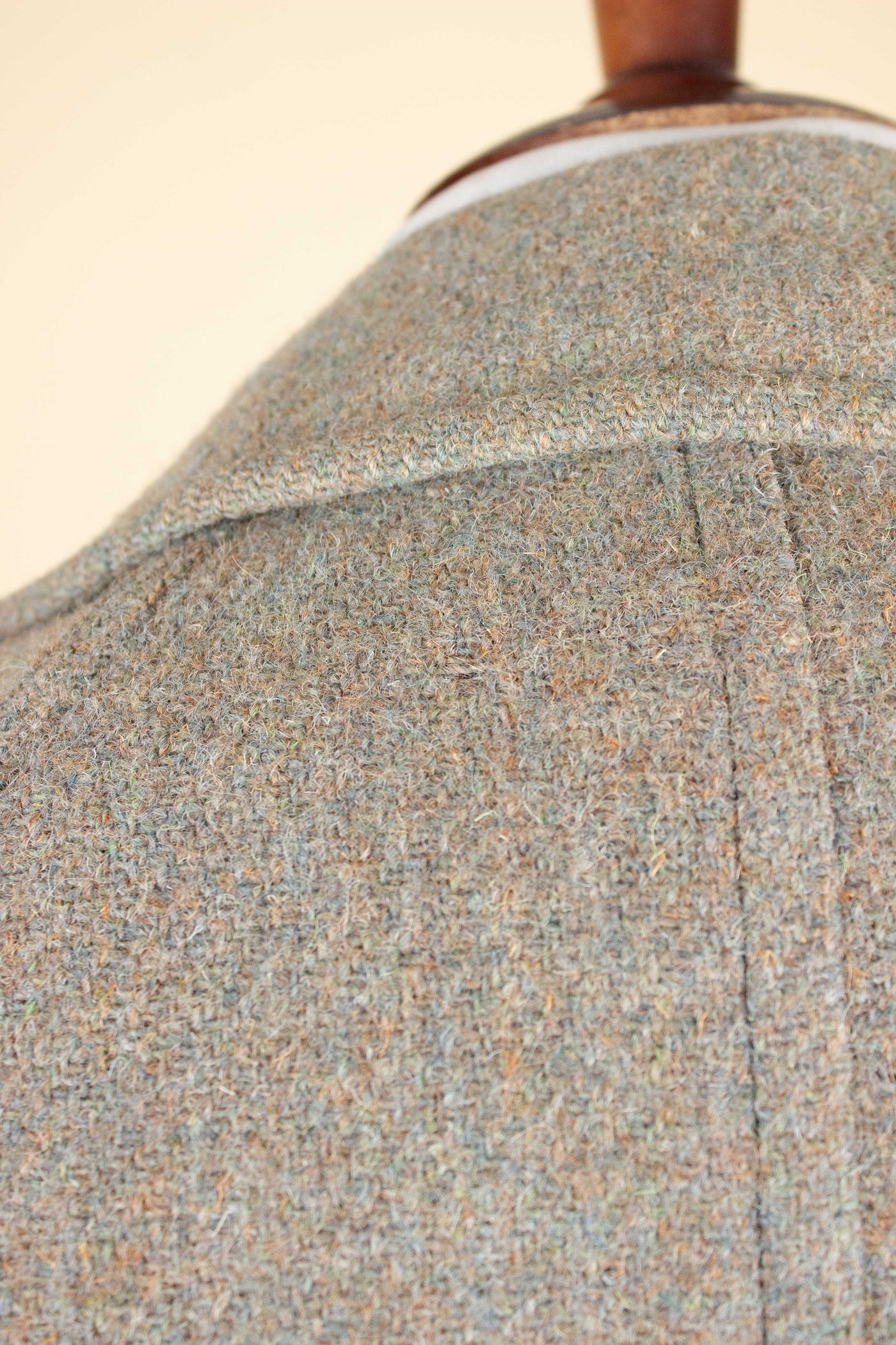 BRITISH 1940S/1950S GREEN-GREY HARRIS TWEED OVERCOAT BY TRENT. SIZE CA EU 46