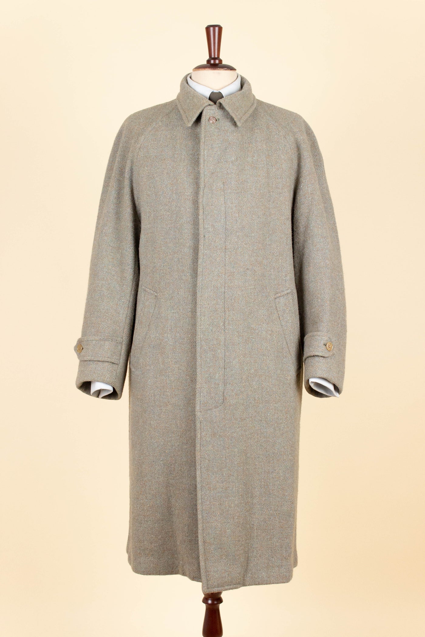 BRITISH 1940S/1950S GREEN-GREY HARRIS TWEED OVERCOAT BY TRENT. SIZE CA EU 46