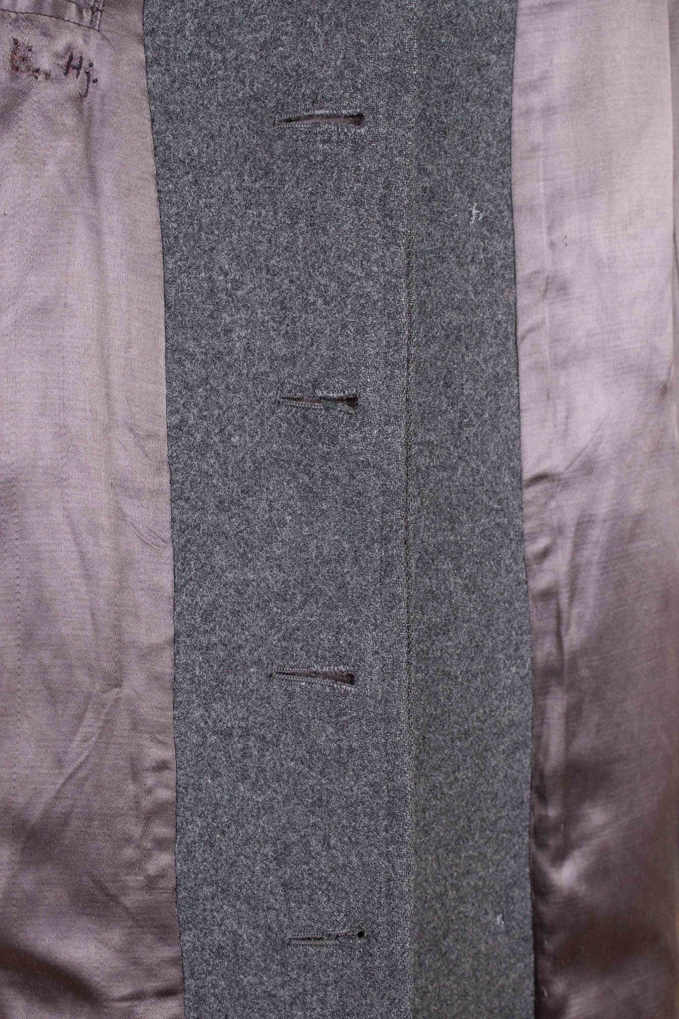 SWEDISH 1940S GREY RAGLAN OVERCOAT BY DRESS. SIZE CA EU 46