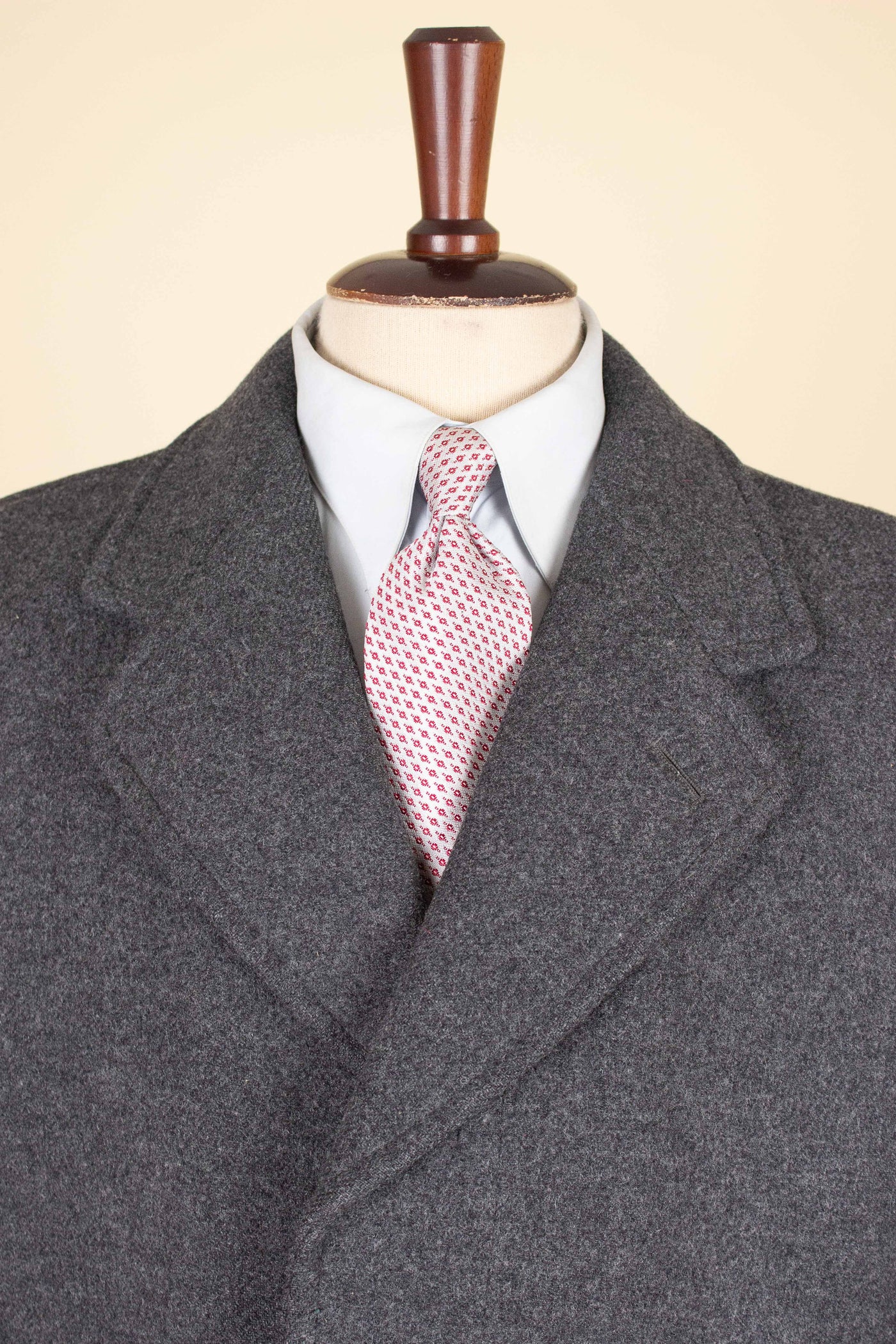 SWEDISH 1940S GREY RAGLAN OVERCOAT BY DRESS. SIZE CA EU 46