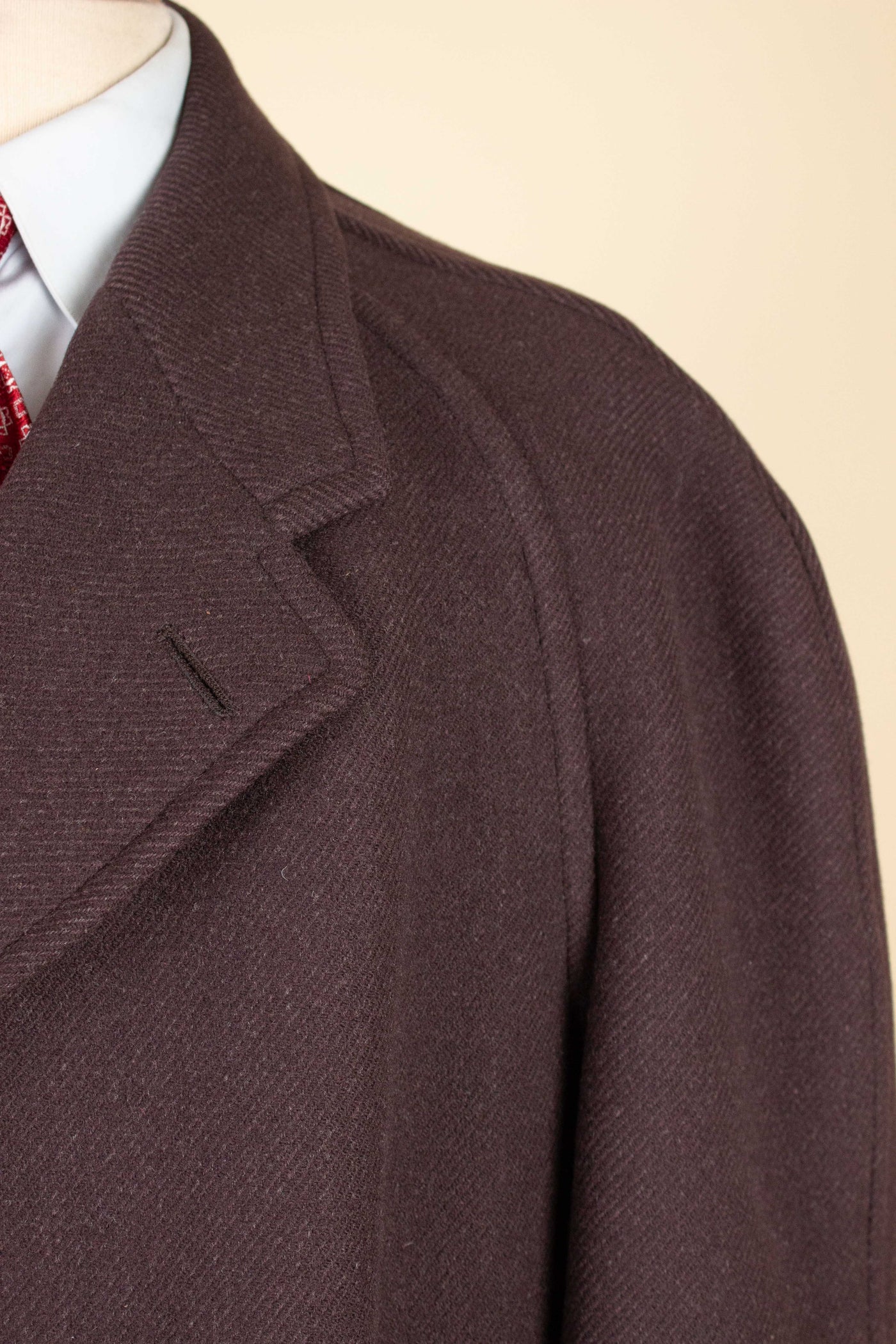 SWEDISH 1940S CHOCOLATE BROWN RAGLAN COAT BY KABOM. SIZE CA EU 54