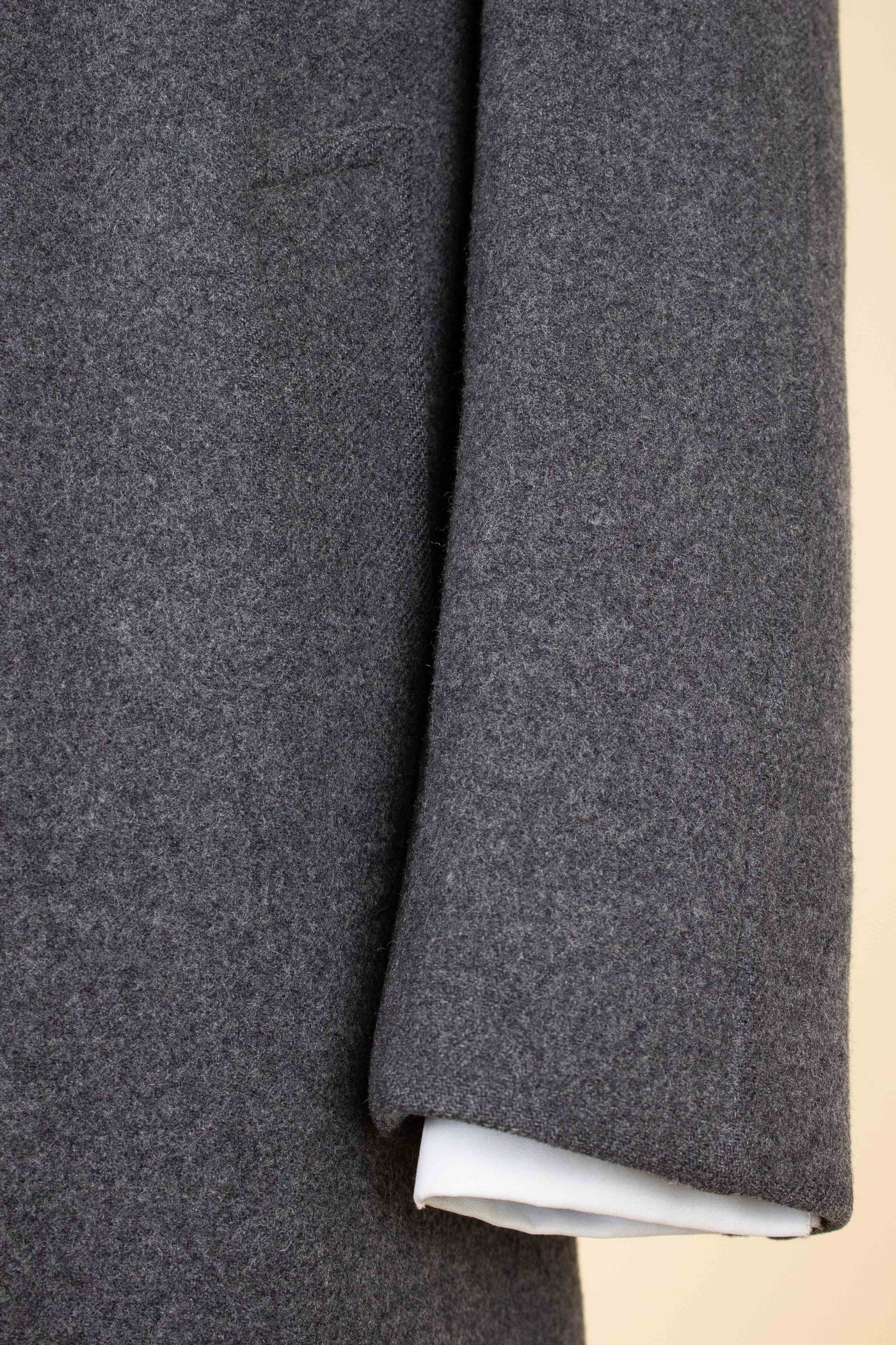 SWEDISH 1940S GREY RAGLAN OVERCOAT BY DRESS. SIZE CA EU 46