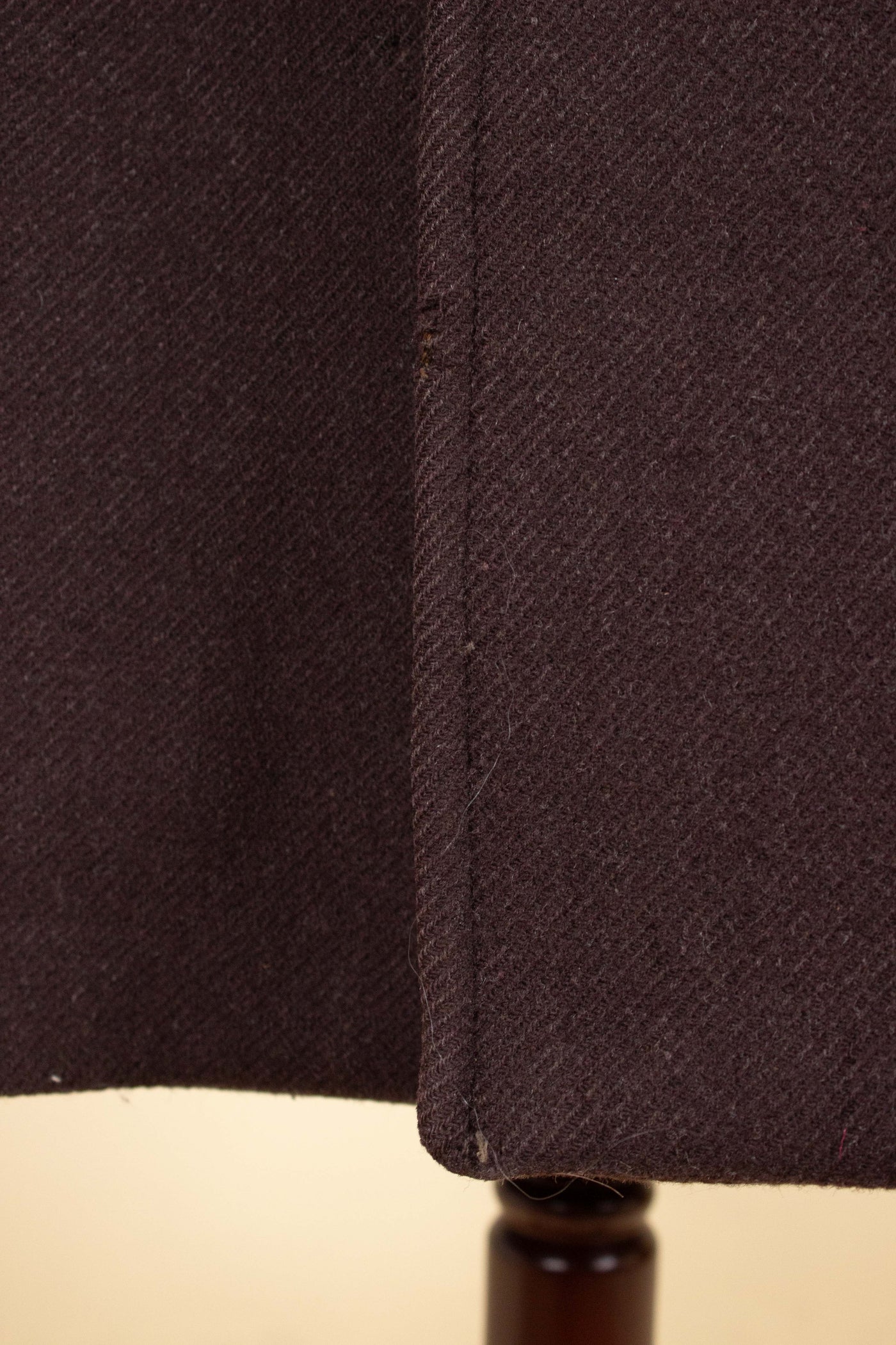 SWEDISH 1940S CHOCOLATE BROWN RAGLAN COAT BY KABOM. SIZE CA EU 54