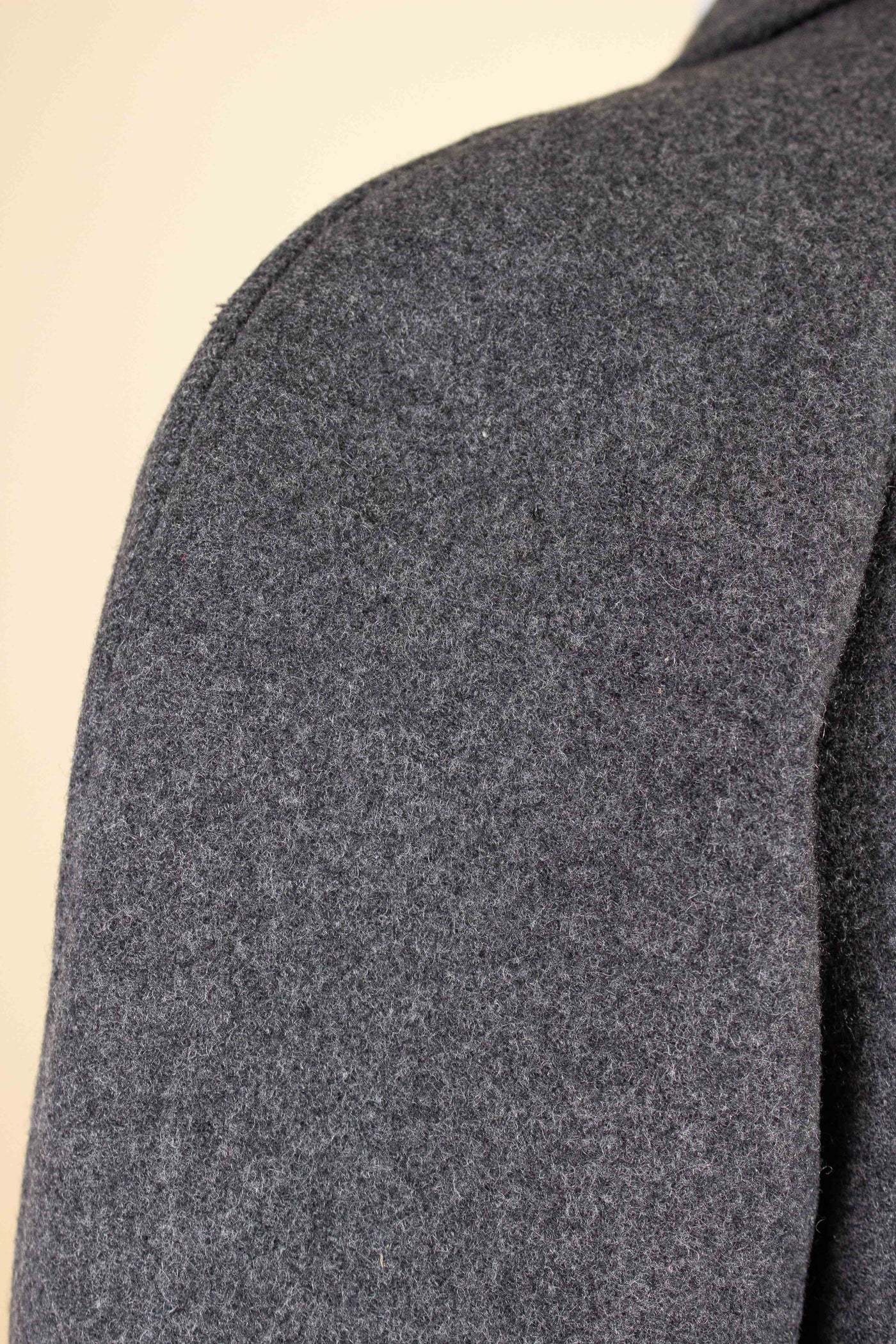 SWEDISH 1940S GREY RAGLAN OVERCOAT BY DRESS. SIZE CA EU 46