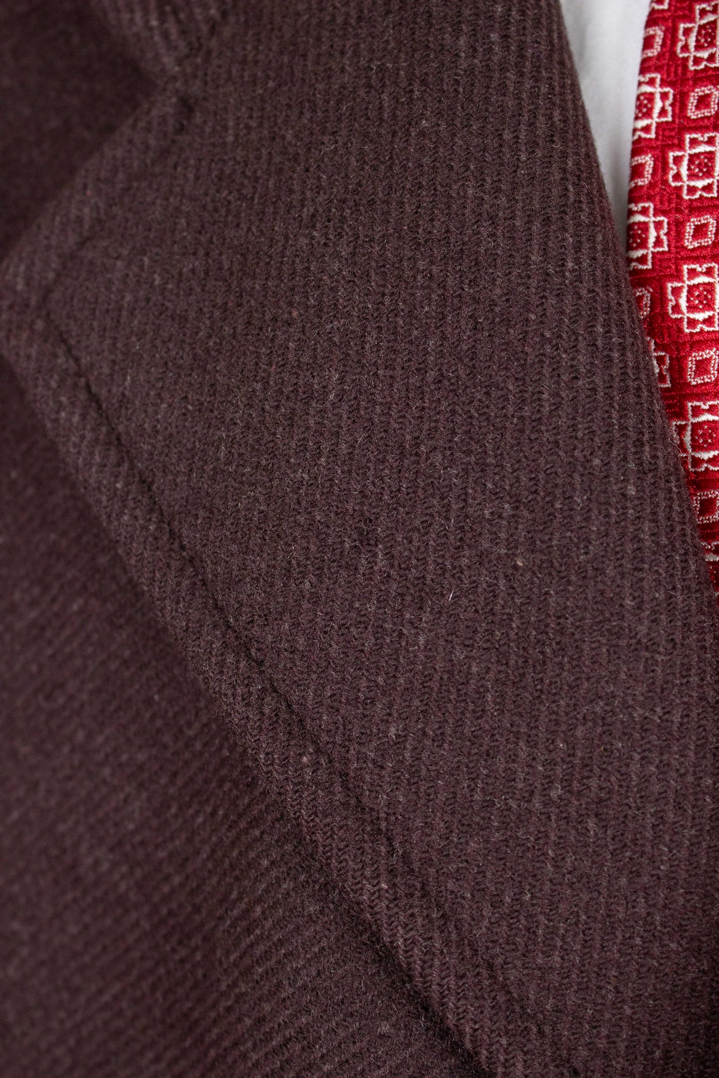 SWEDISH 1940S CHOCOLATE BROWN RAGLAN COAT BY KABOM. SIZE CA EU 54