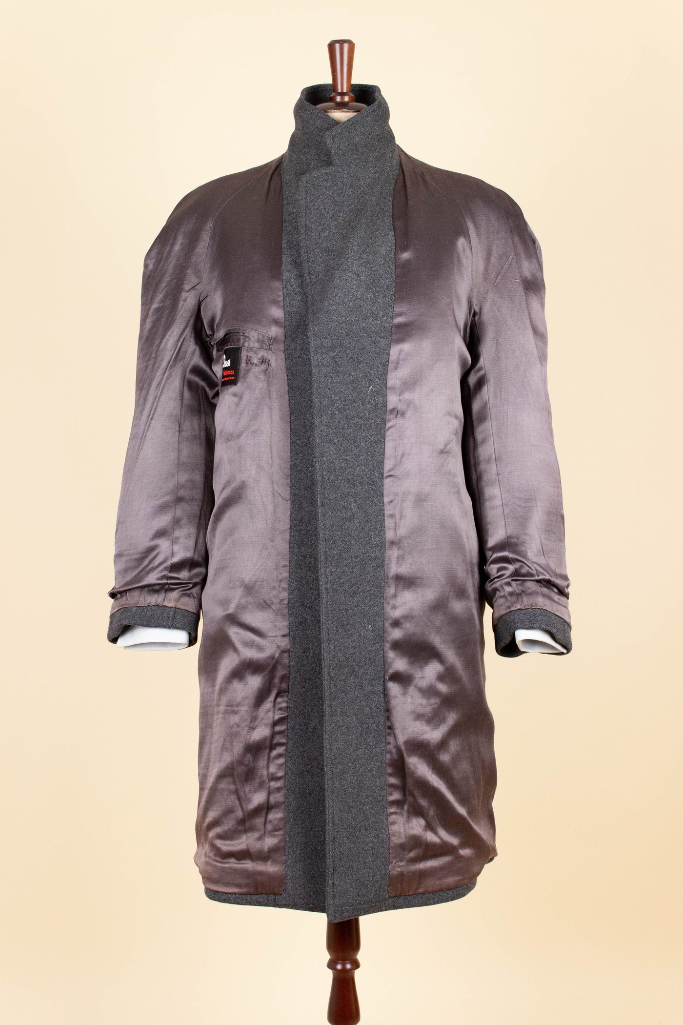 SWEDISH 1940S GREY RAGLAN OVERCOAT BY DRESS. SIZE CA EU 46