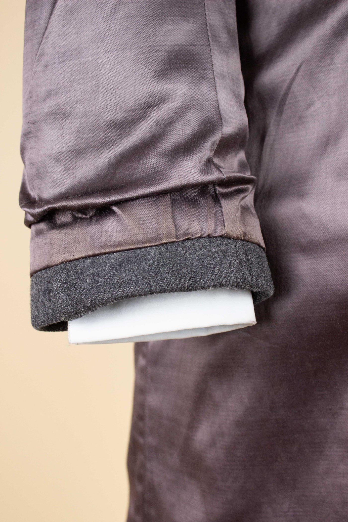 SWEDISH 1940S GREY RAGLAN OVERCOAT BY DRESS. SIZE CA EU 46