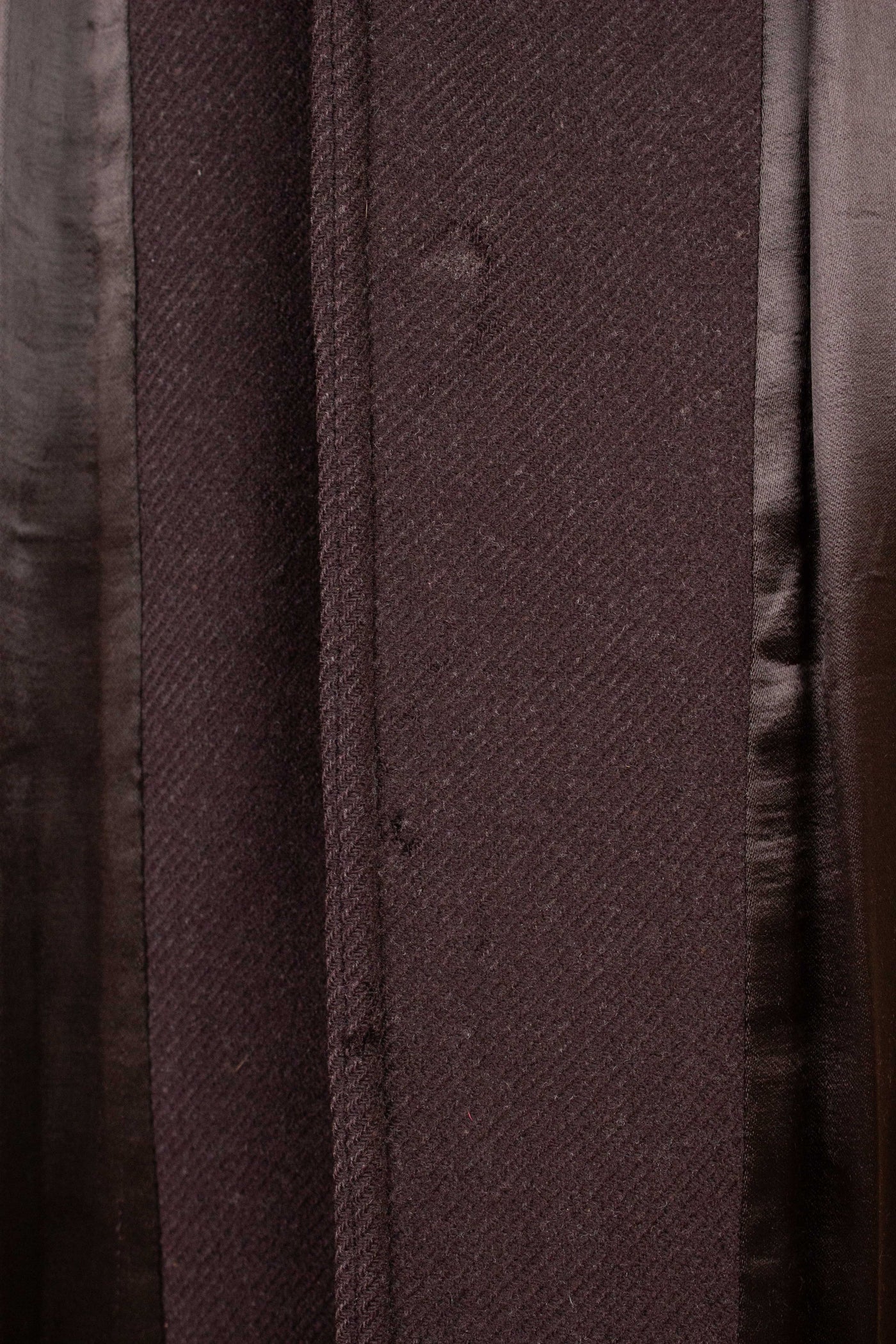 SWEDISH 1940S CHOCOLATE BROWN RAGLAN COAT BY KABOM. SIZE CA EU 54